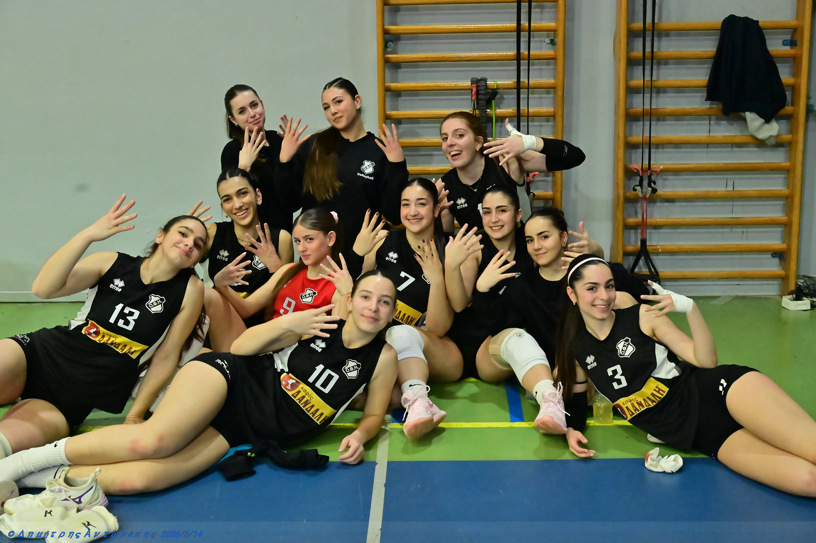 Τα πανηγυρικά των κοριτσιών του ΟΦΗ για την πρόκριση στους 8 (VIDEOS)