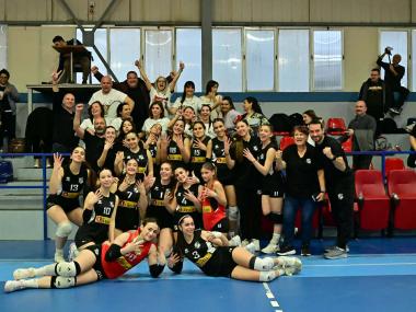 Γράφουν ιστορία τα κορίτσια του ΟΦΗ-Για 3η χρονιά στους "8" της Ελλάδος!