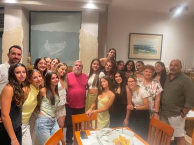 Δείπνο του Γιάννη Δανδάλη στις Νεάνιδες του ΟΦΗ που πήραν την 3η θέση στην Ελλάδα: "Πανηγύρισα κάθε σας πόντο!" (ΦΩΤΟΓΡΑΦΙΕΣ)