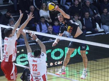 Χειροκροτήθηκε ο ΟΦΗ απο τους φιλάθλους του παρά την ήττα με 1-3 απο τον Ολυμπιακό, στο κλειστό του ΒΑΚ