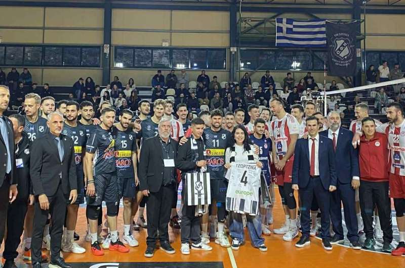 Κωνσταντίνος Τσαγκατάκης: Συγκλονιστικές στιγμές στο κλειστό του ΒΑΚ για ένα νικητή της ζωής! (VIDEOS)