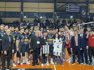 Κωνσταντίνος Τσαγκατάκης: Συγκλονιστικές στιγμές στο κλειστό του ΒΑΚ για ένα νικητή της ζωής! (VIDEOS)