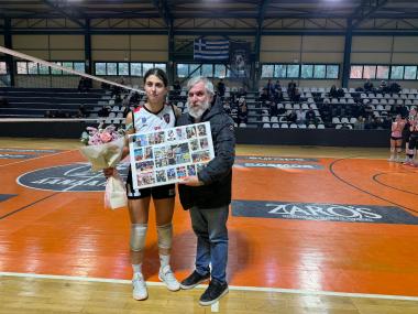 Συγκινητικές στιγμές στη βράβευση του ΟΦΗ στην Εμμανουέλα Πιτσούλη (VIDEO+ΦΩΤΟΓΡΑΦΙΕΣ)