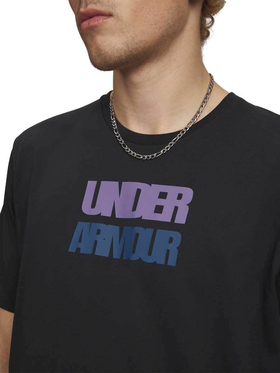 Under Armour T-shirt