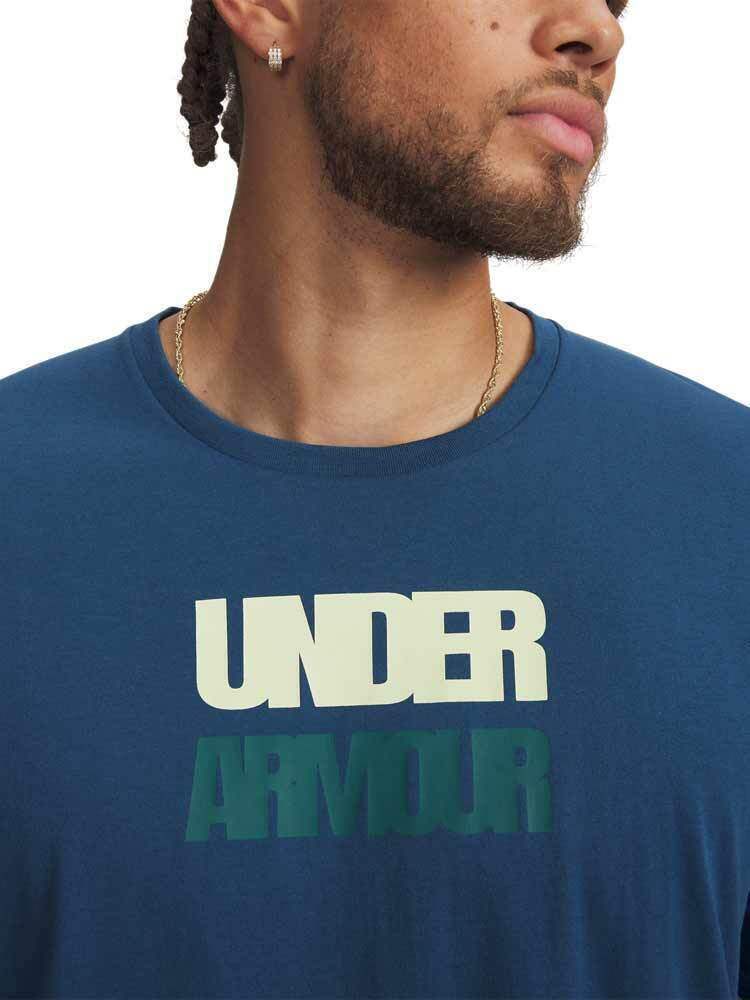 Under Armour T-shirt