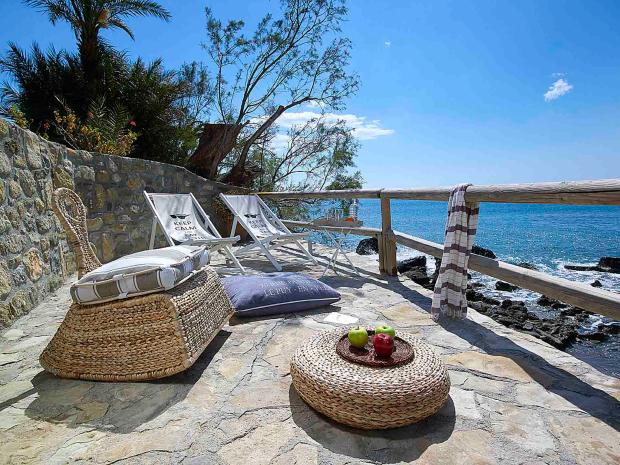 Beachfront Villa Charoupi