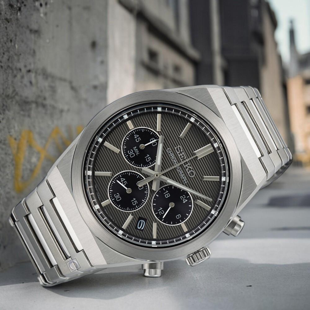 SEIKO Conceptual Series Chronograph Grey Dial 40mm Silver Stainless Steel Bracelet SSB455P1