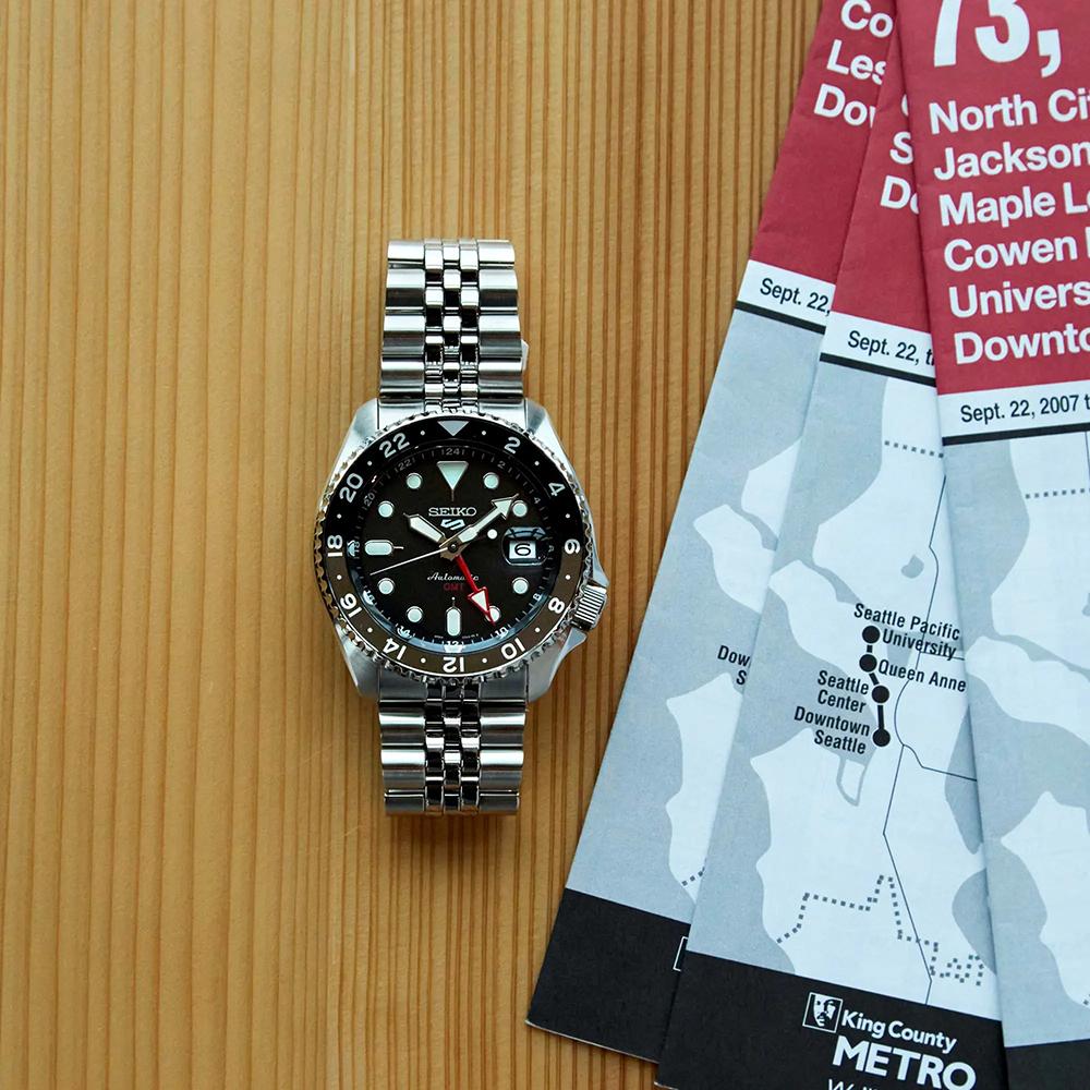 SEIKO 5 Sports GMT 'Black Grape' SKX Re-Interpretation Black Dial 42.5mm Silver Stainless Steel Bracelet SSK001K1