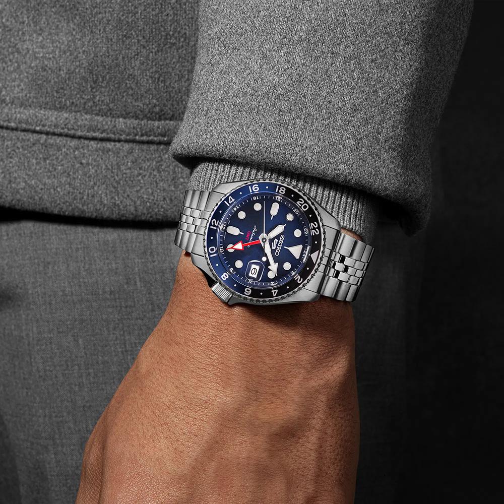 SEIKO 5 Sports GMT 'Blueberry' SKX Re-Interpretation Blue Dial 42.5mm Silver Stainless Steel Bracelet SSK003K1 - 6