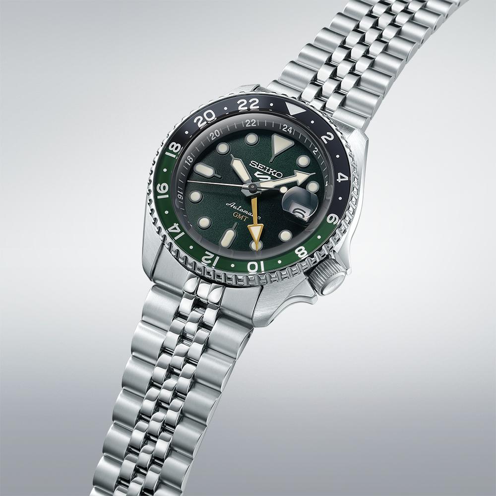 SEIKO 5 Sports GMT SKX Bi-Colour Green Dial 42.5mm Silver Stainless Steel Bracelet SSK035K1