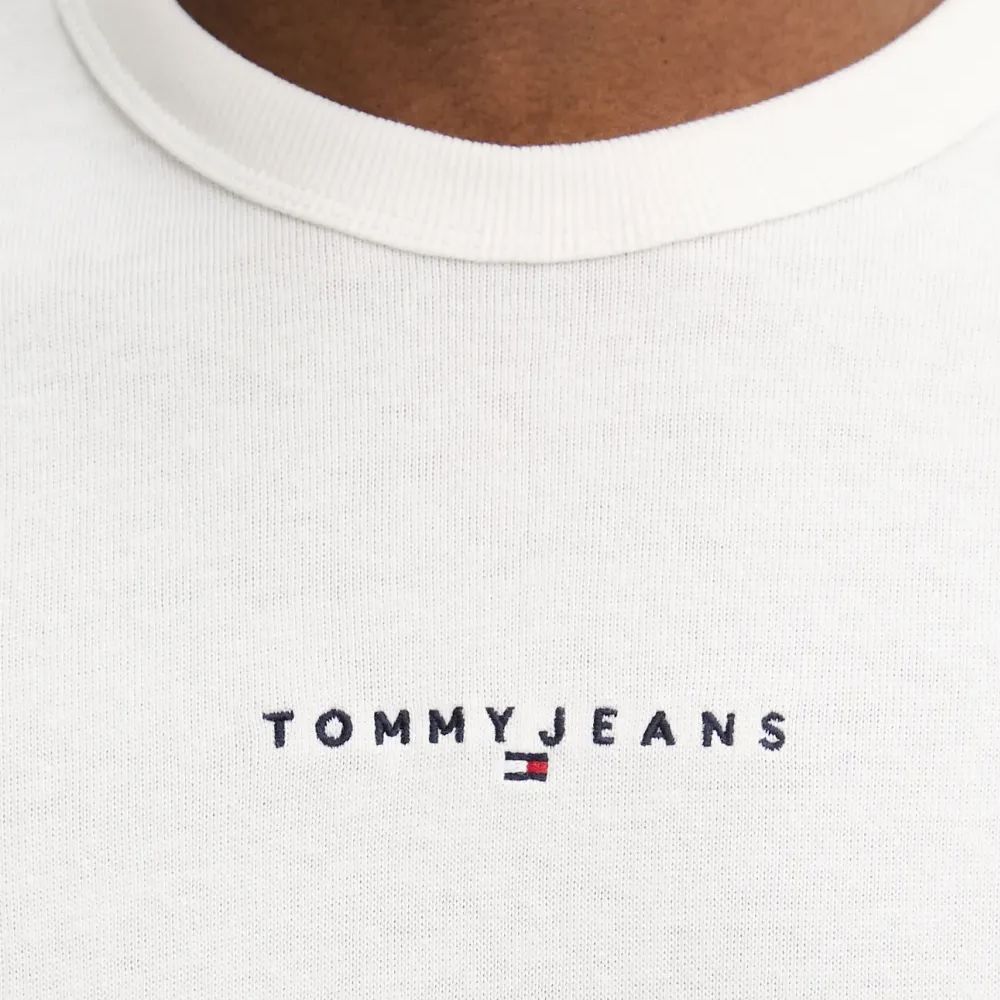 TOMMY HILFIGER TJM RLX LINEAR LOGO TEE DM0DM21110 3