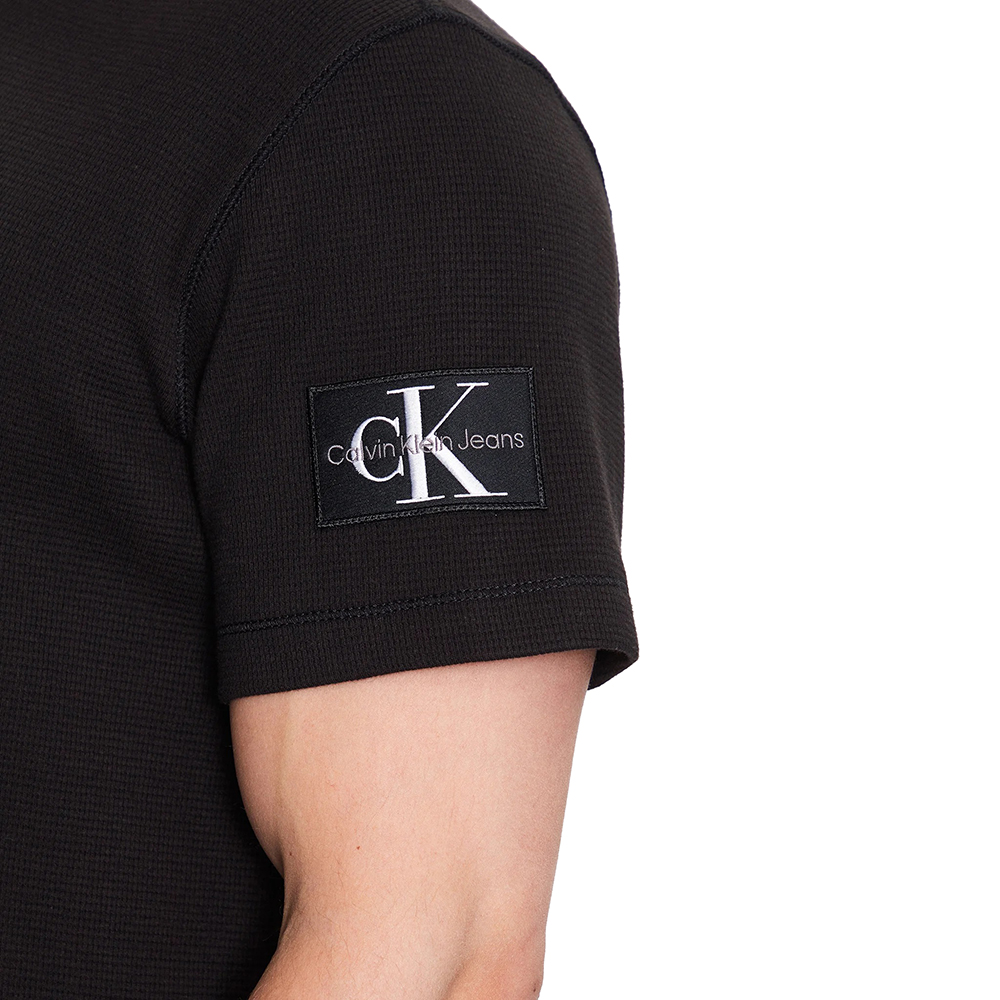 CALVIN KLEIN BADGE WAFFLE TEE J30J323489 3