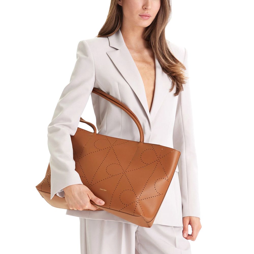 CALVIN KLEIN EMBLEM AOP PERFOR LTHR TOTE LV04F3359G 5