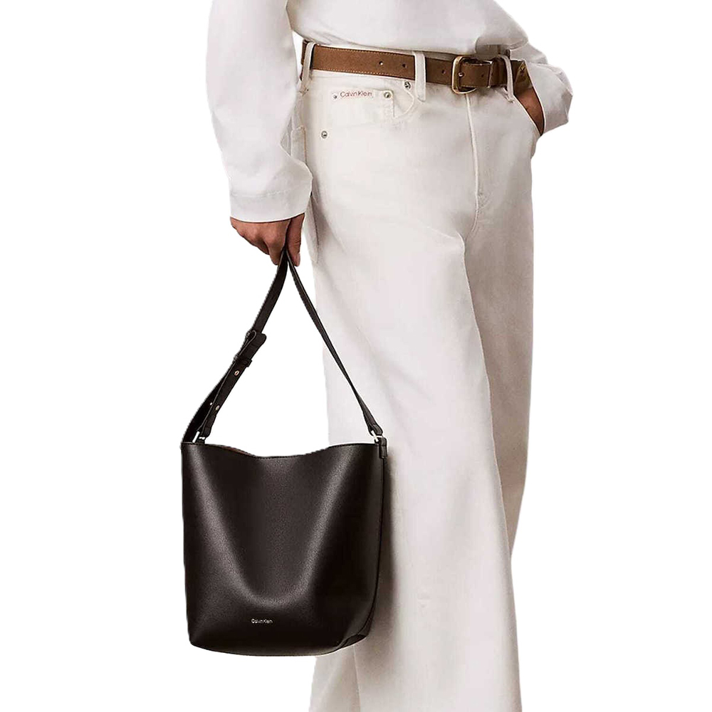 CALVIN KLEIN FOIL LOGO MEDIUM BUCKET LV04F3736G 5