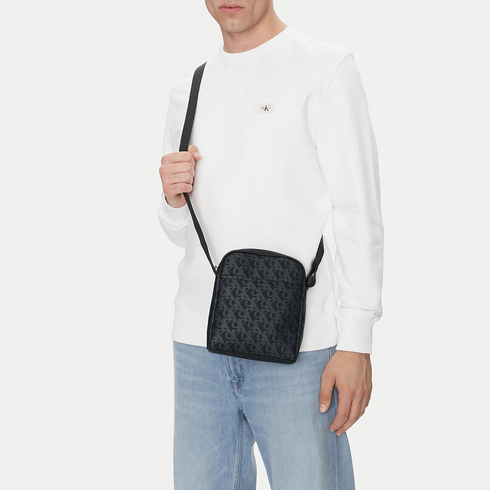 CALVIN KLEIN AOP TEXTURED REPORTER 18 LV04G3115G 3