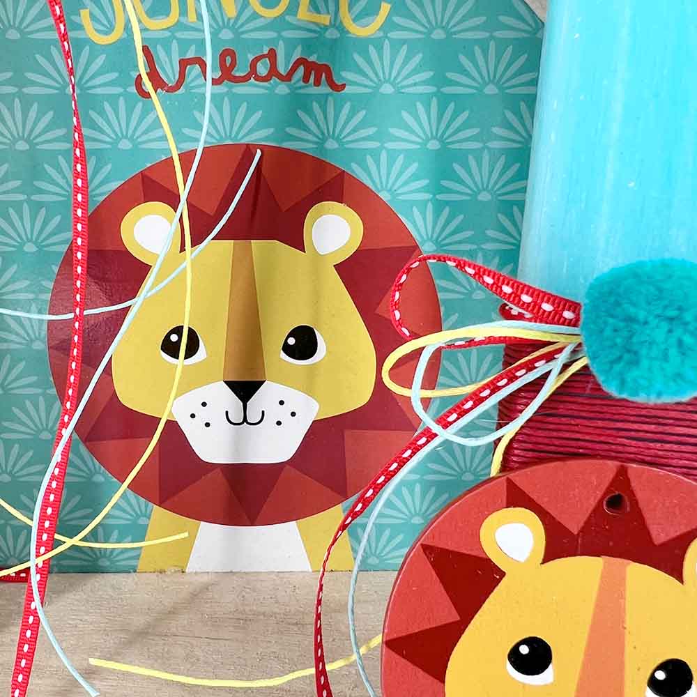 Χειροποίητη Αρωματική Λαμπάδα με Ξύλινο Ραφάκι Λιονταράκι - 3