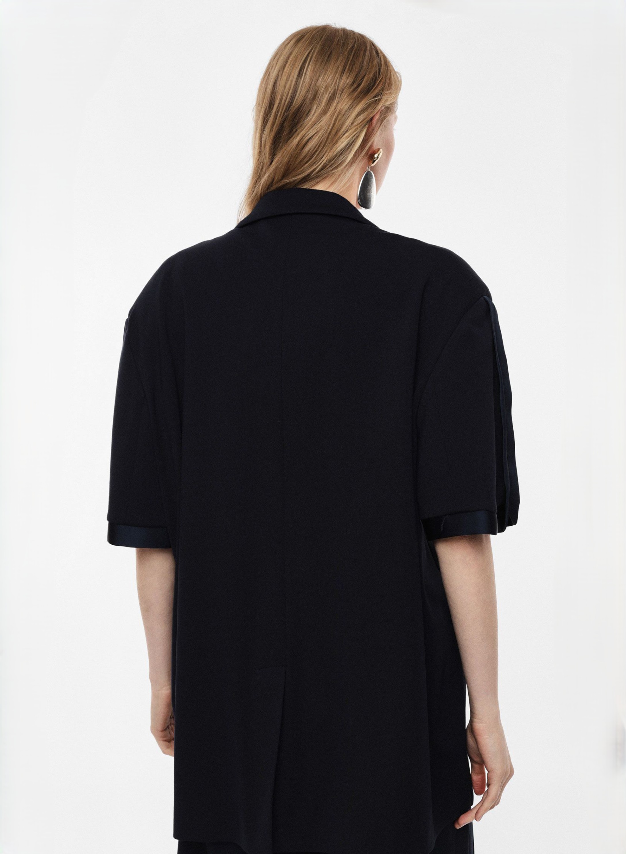 Black oversized Jacket with short sleeves and with satin details Imperial  - 2