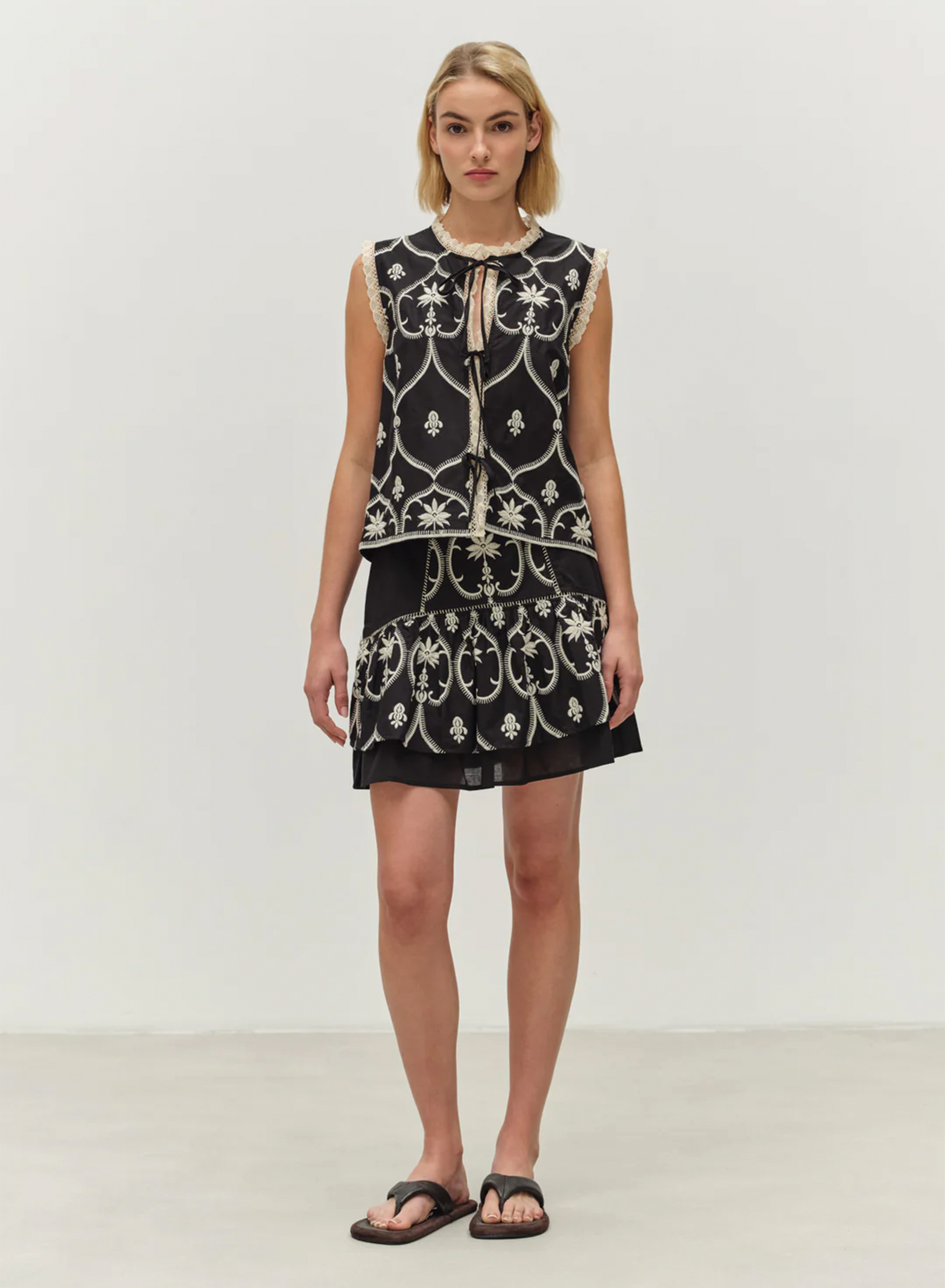 Black -Off White sleeveless Blouse "CANNY" Devotion Twins - 0