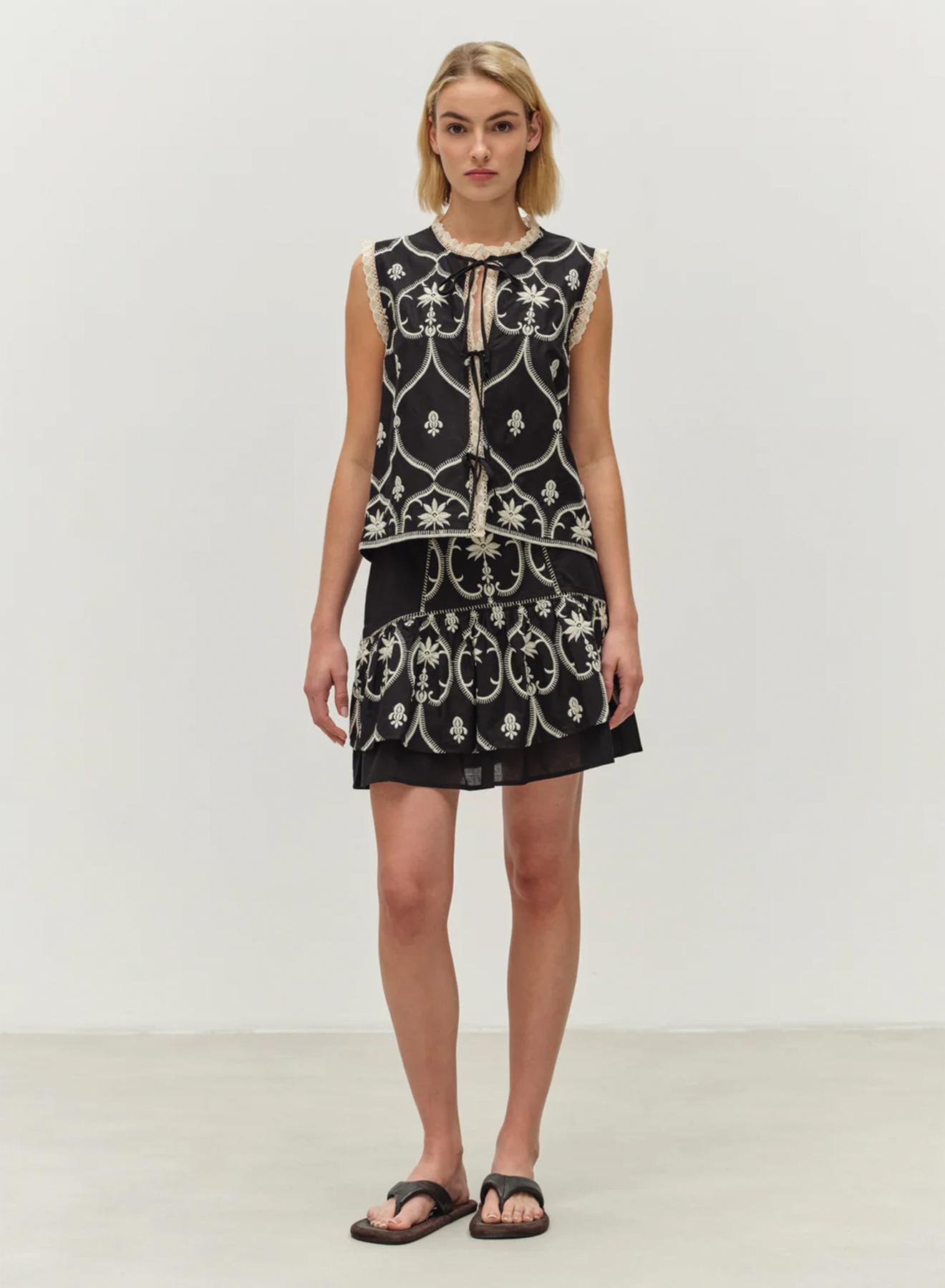 Black -Off White sleeveless Blouse "CANNY" Devotion Twins - 1