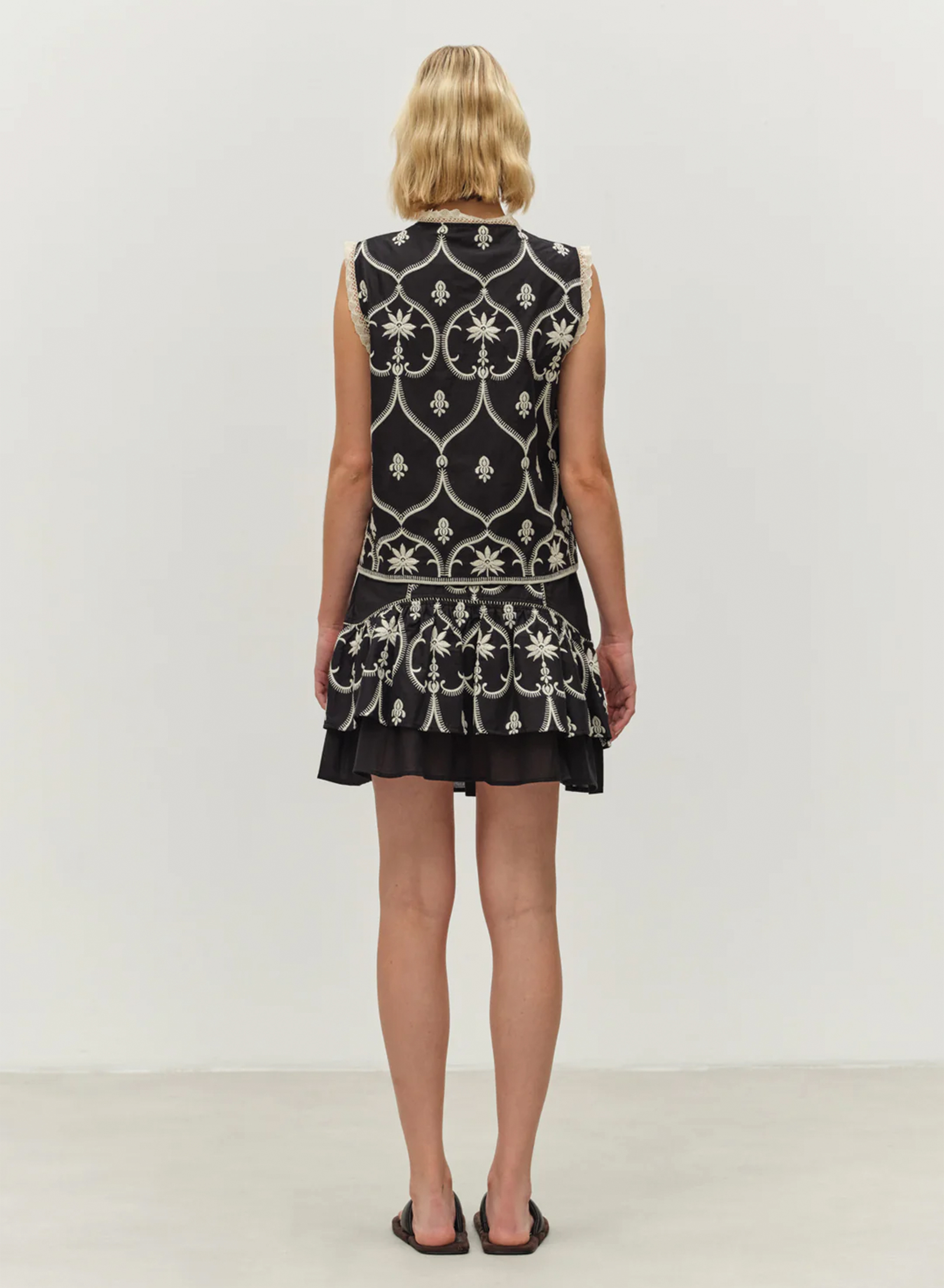 Black -Off White sleeveless Blouse "CANNY" Devotion Twins - 1