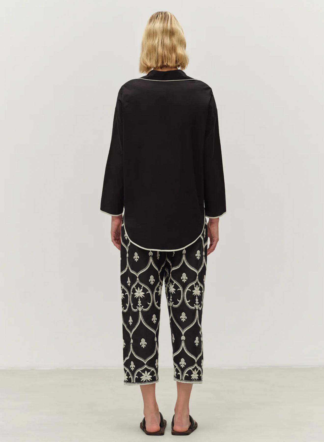 Black Shirt with rounded hem and with V neckline "ATTRACTIVE" Devotion Twins - 3