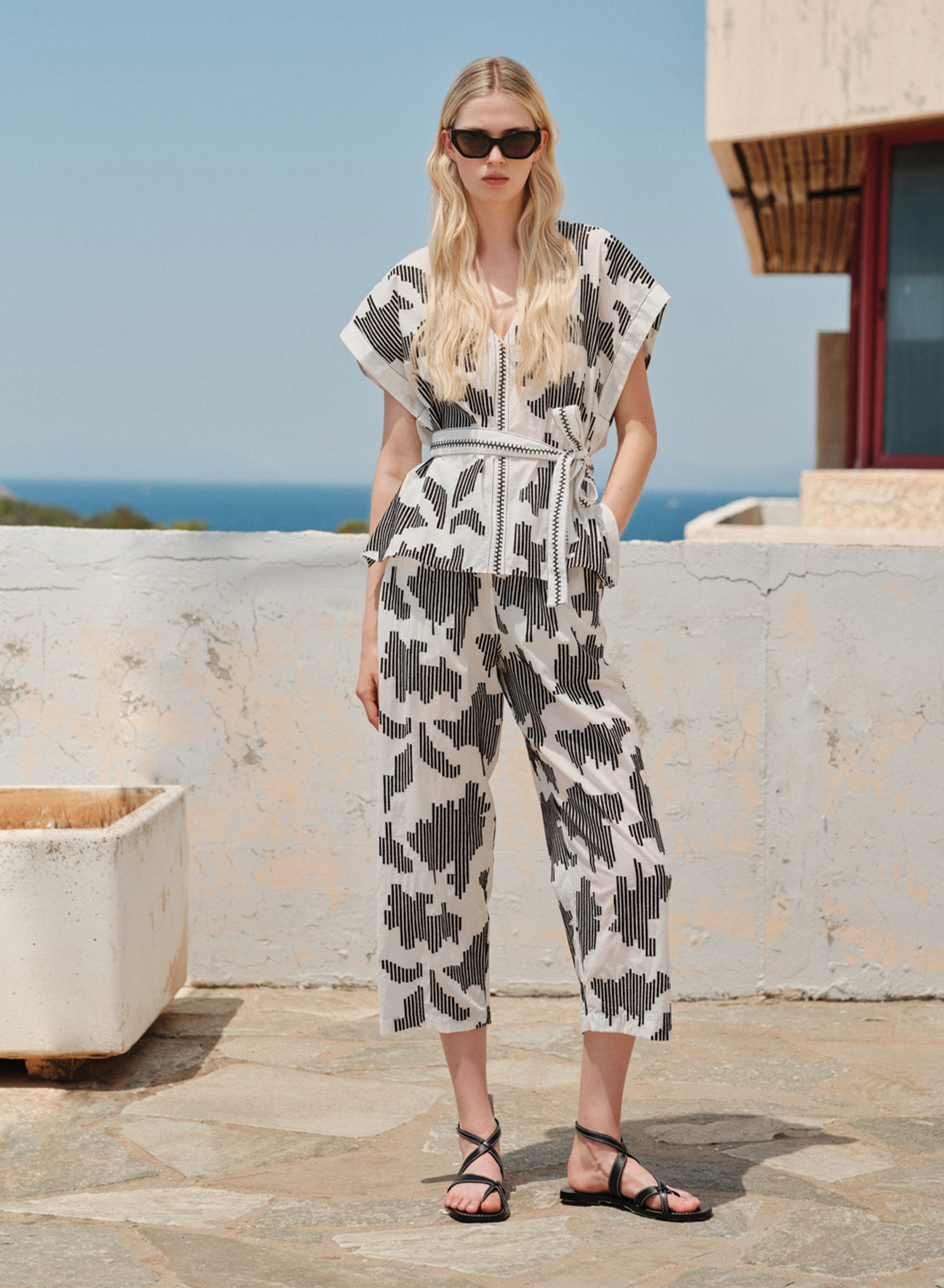 White-Black sleeveless embroidery Blouse "CELESTRA" Devotion Twins - 1