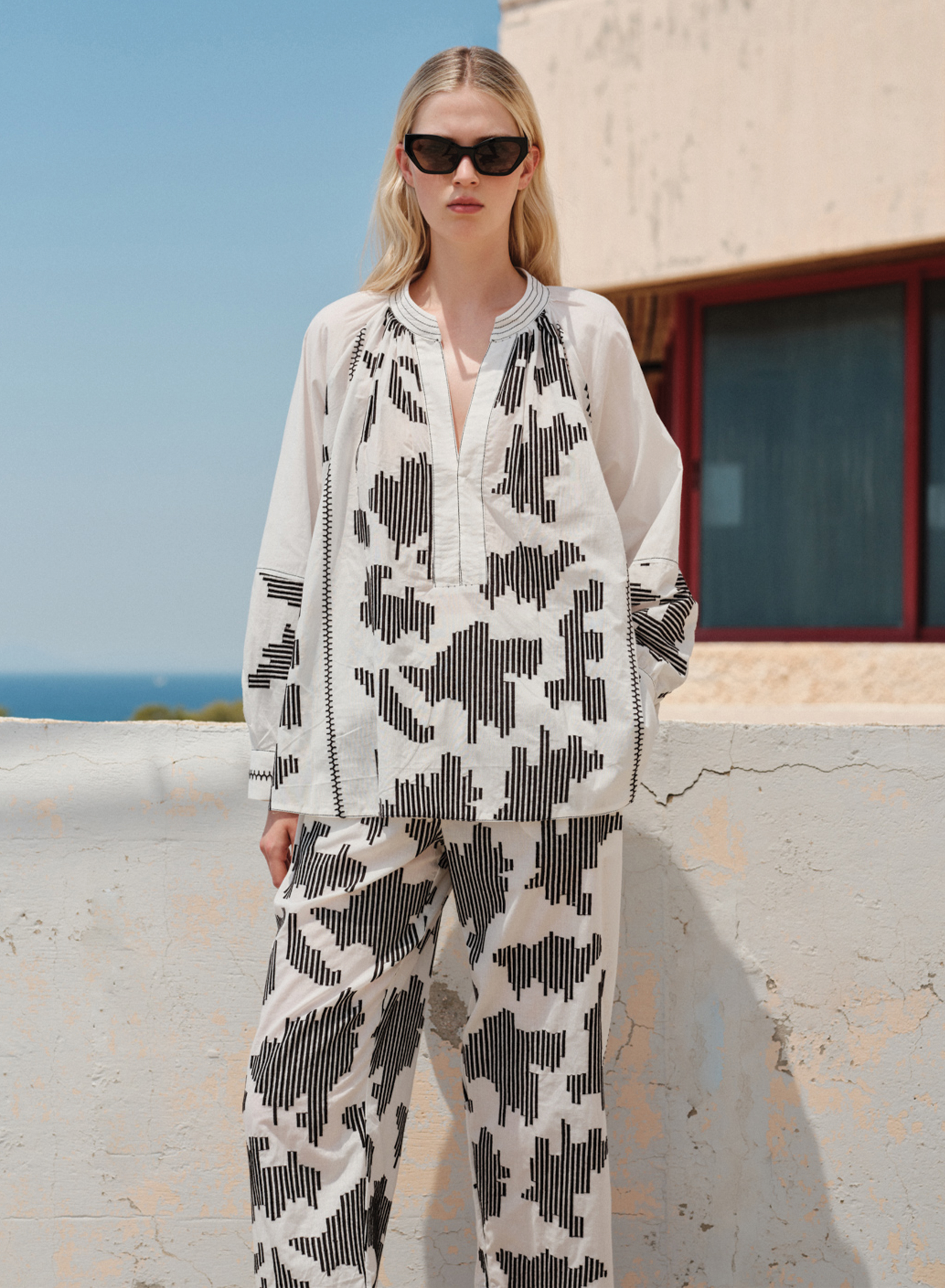 Λευκή-Μαύρη Μπλούζα με μακριά μανίκια και με κέντημα "SELUNA" Devotion Twins - 0