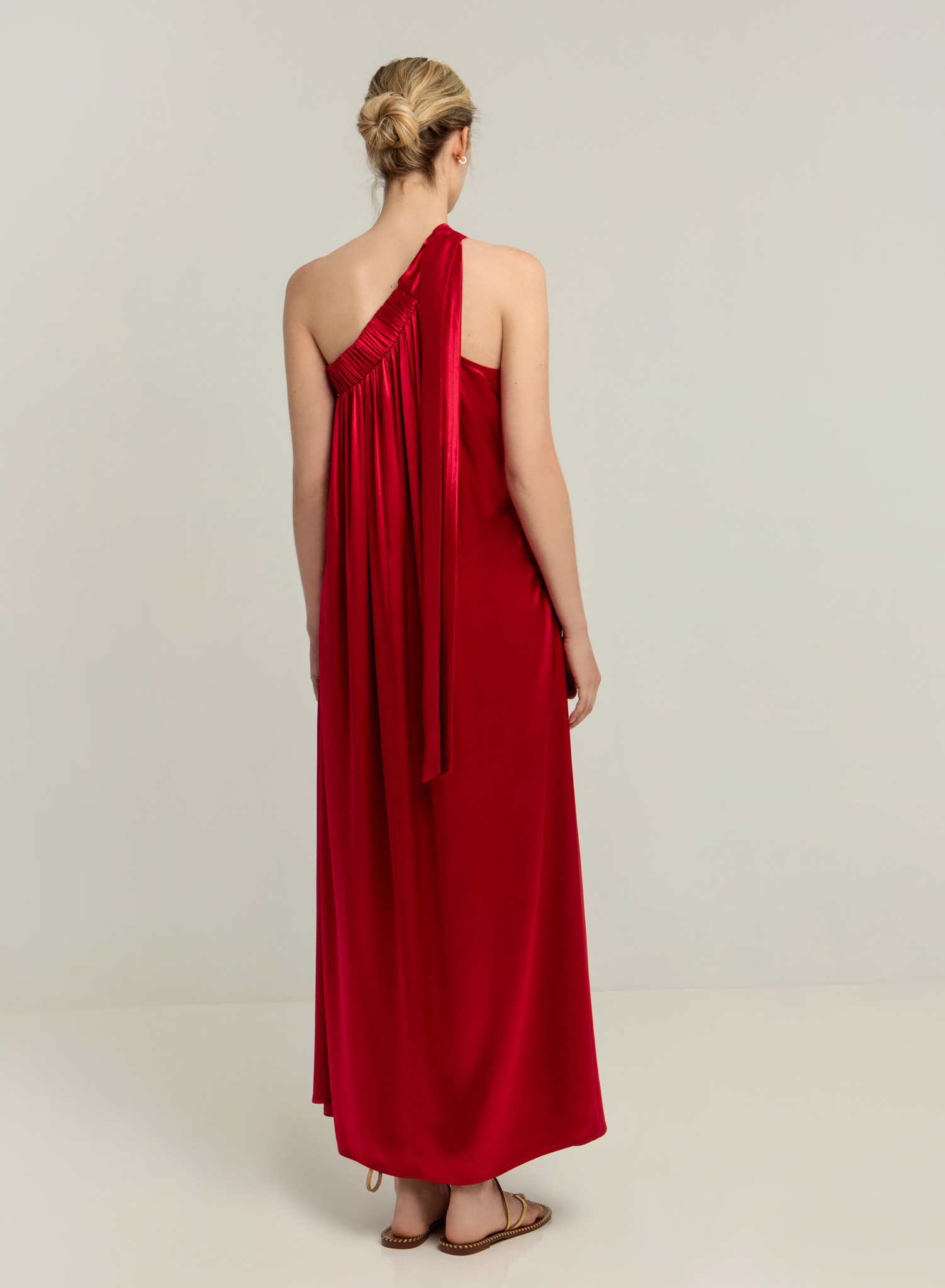 Cherry silky touch Dress with one shoulder Archaic Kori - 2