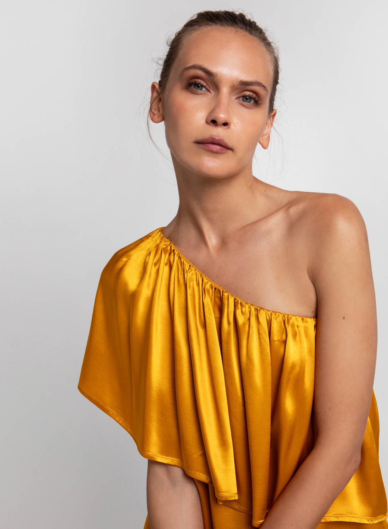 Amber silky touch Dress with one shoulder and ruffles Archaic Kori - 3