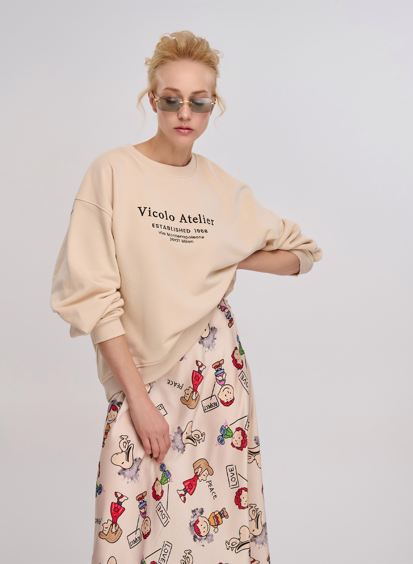 Μπεζ φούτερ Μπλούζα oversized με κεντημένα γράμματα Vicolo - 0