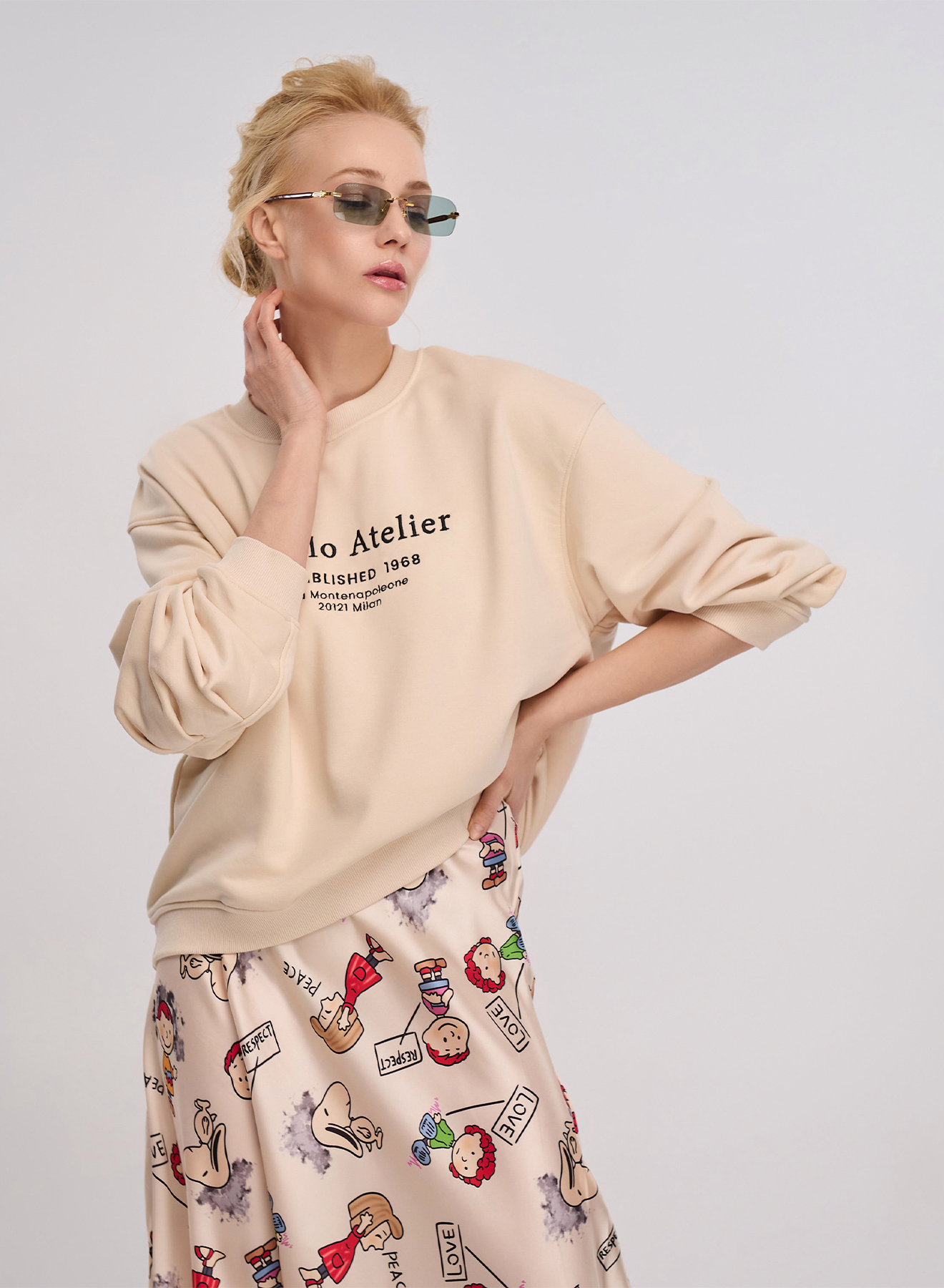 Μπεζ φούτερ Μπλούζα oversized με κεντημένα γράμματα Vicolo - 1