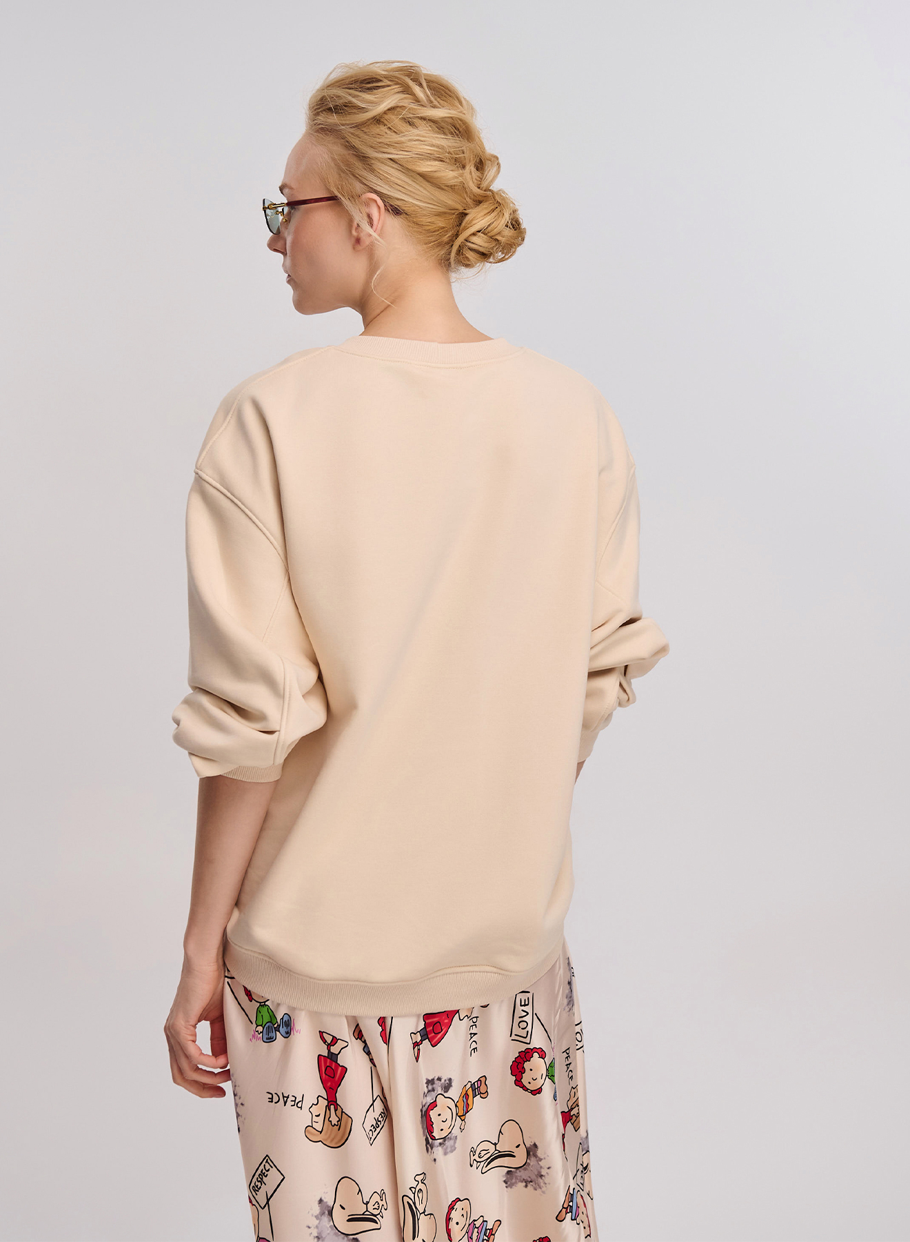 Μπεζ φούτερ Μπλούζα oversized με κεντημένα γράμματα Vicolo - 2