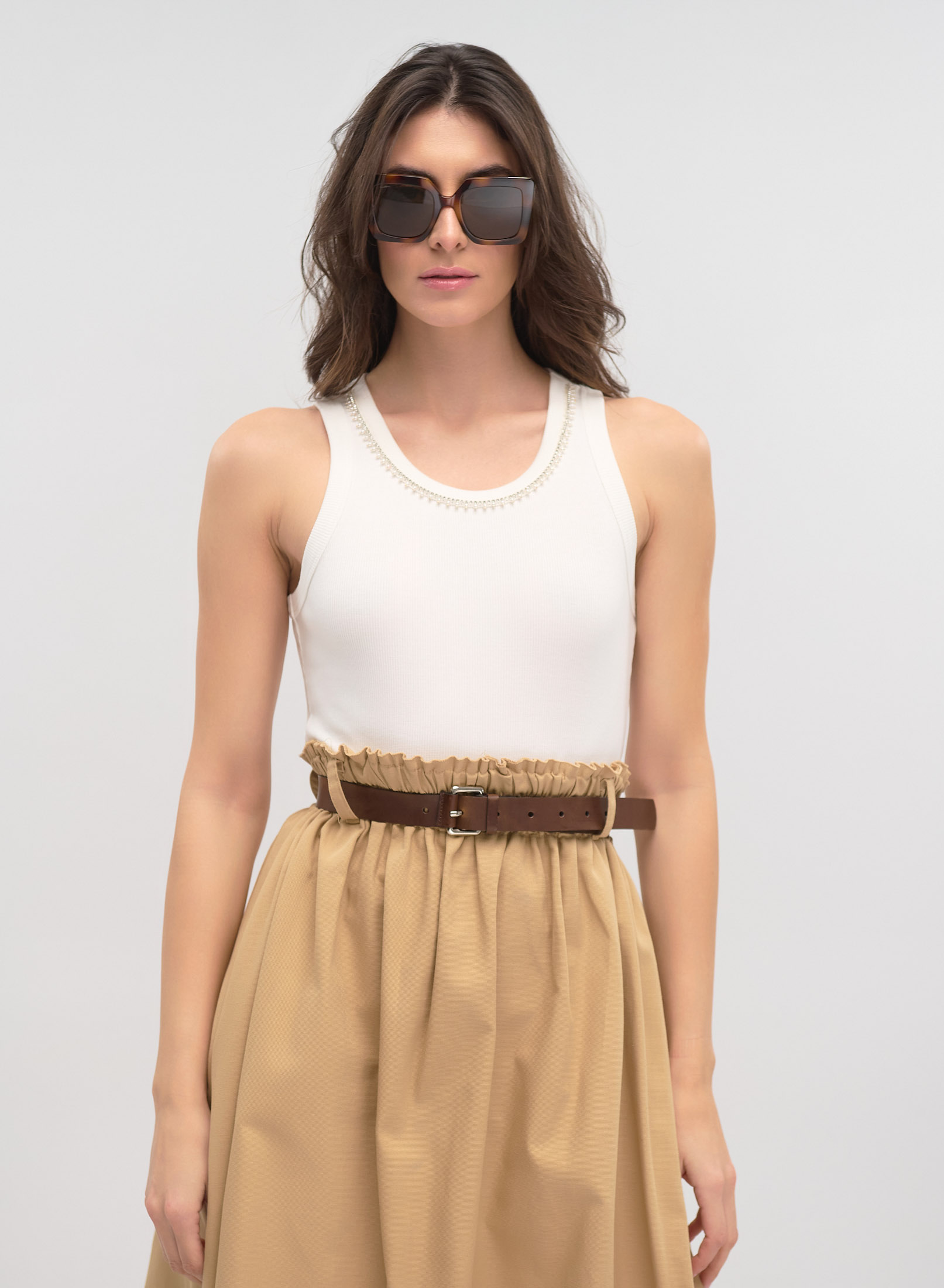 Λευκό Tank Top με μίνι κρύσταλλα και μίνι πέρλες στη λαιμόκοψη Emme Marella - 1