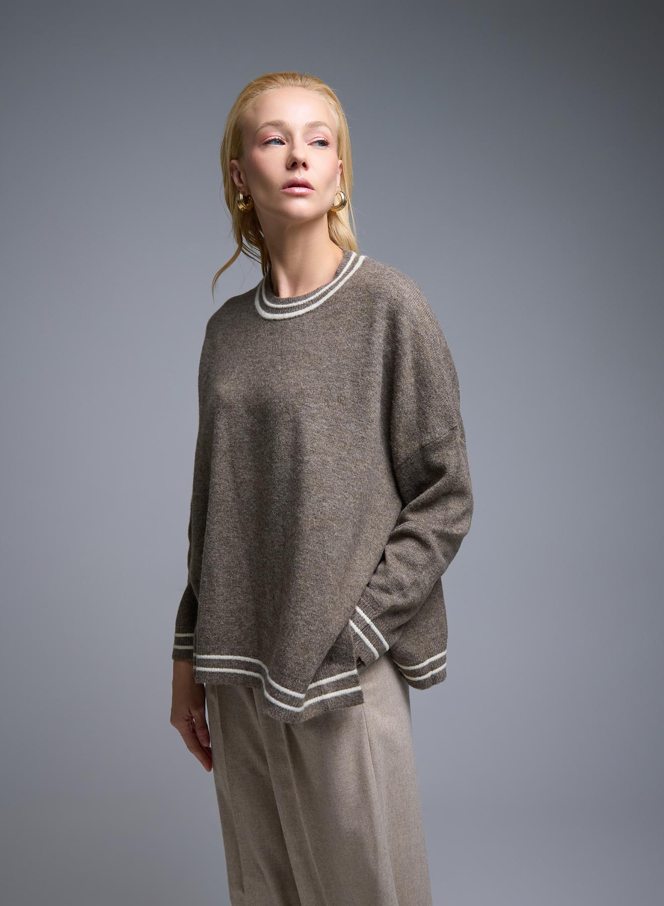 Taupe Sweater with round neck and with side slits See - 1