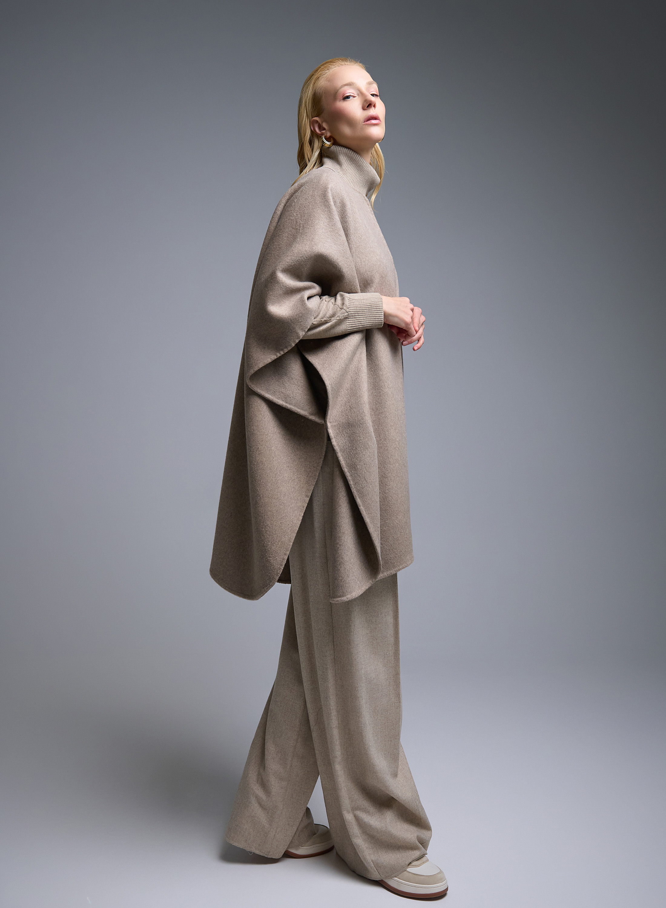 Taupe Cape with round neckline Milla - 2