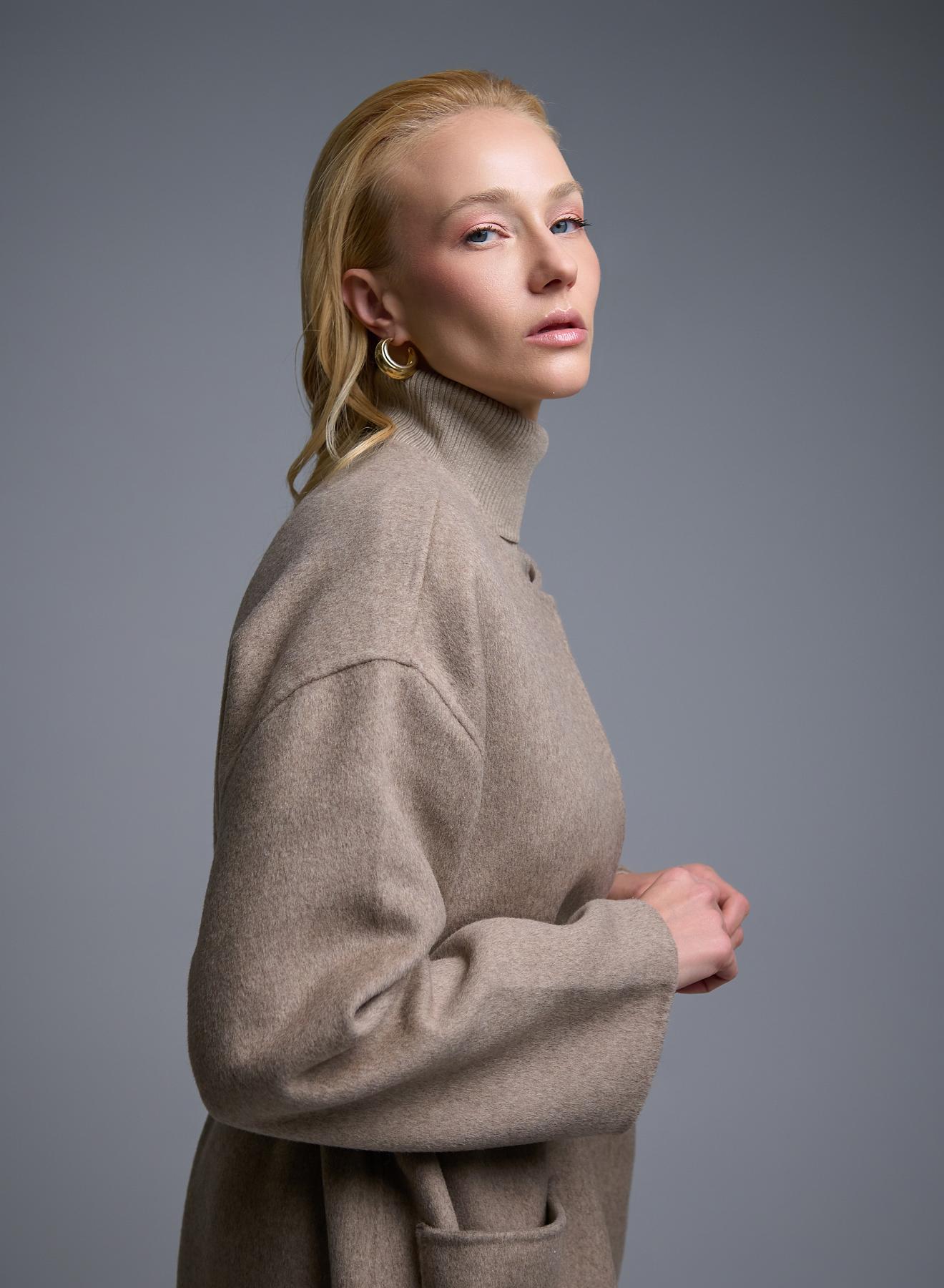 Taupe belted Coat with round neckline, front pockets and with side slits Milla - 3