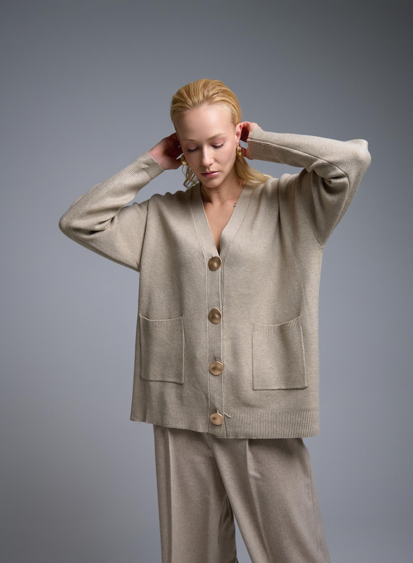 Beige Cardigan with V neckline, patch pockets and with golden buttons Lara - 3