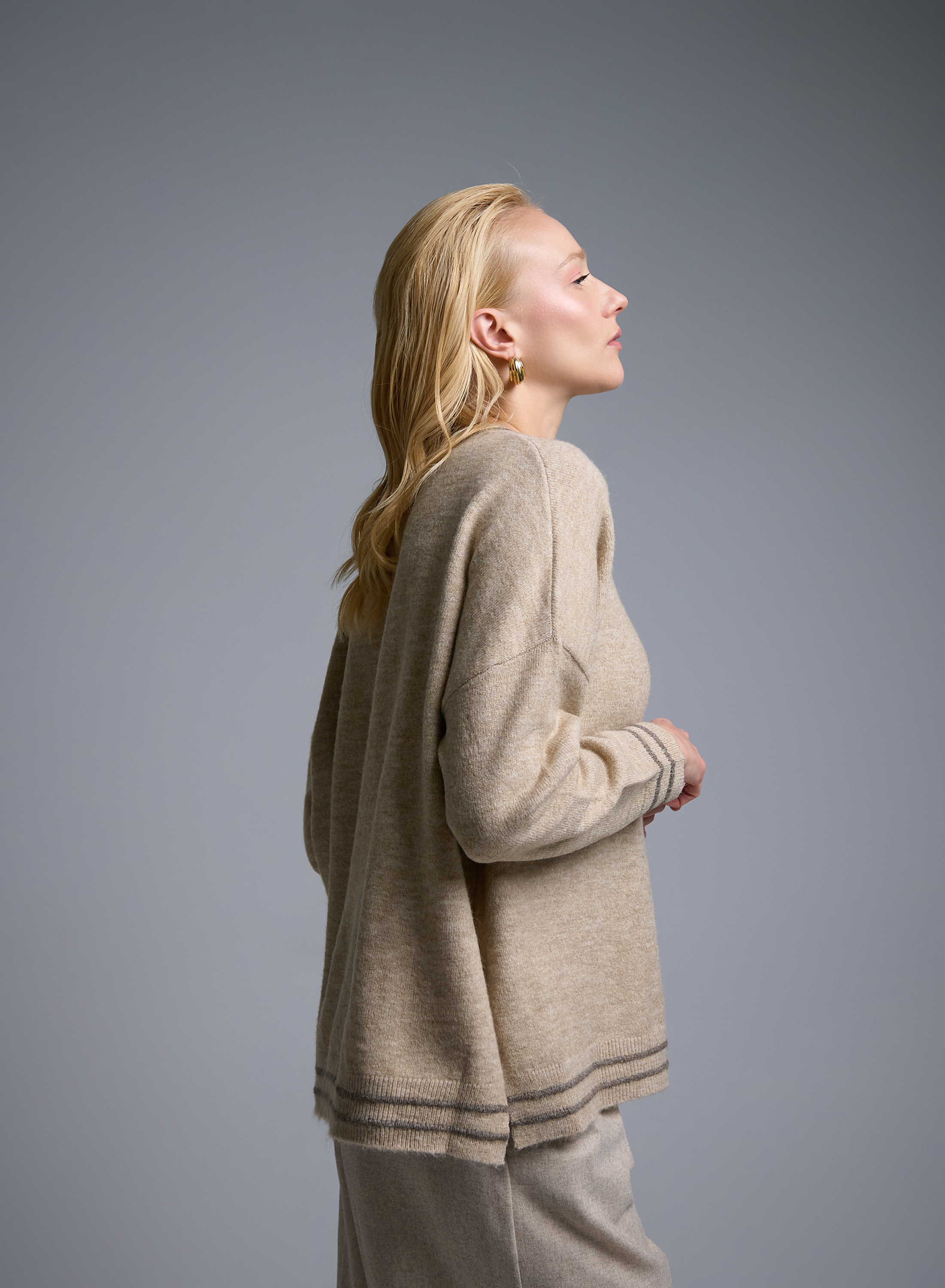 Beige Sweater with round neck and with side slits See - 2
