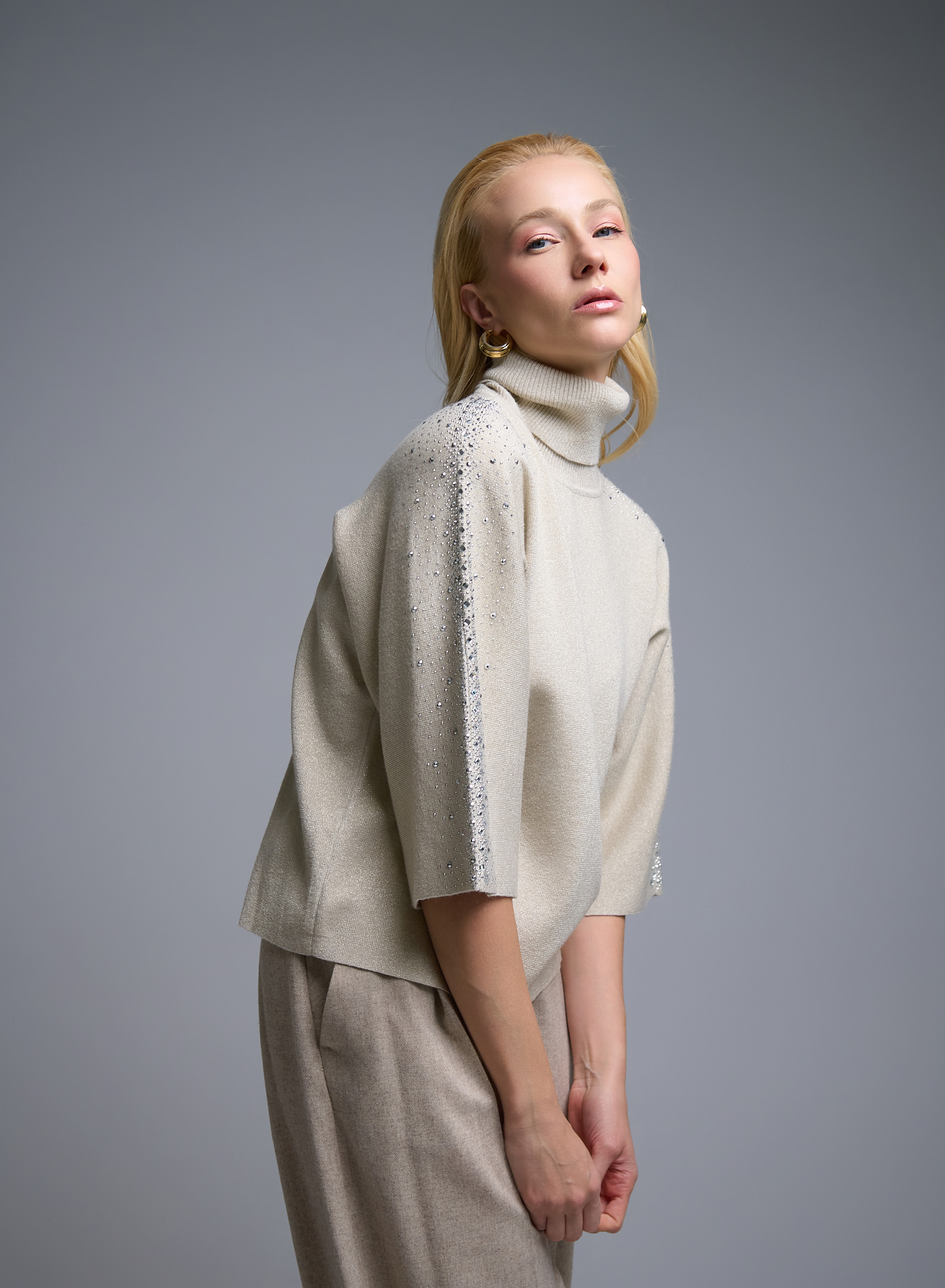 Εκρού Πουλόβερ ζιβάγκο με τρία τέταρτα μανίκια με στρας Valentina Milano - 5