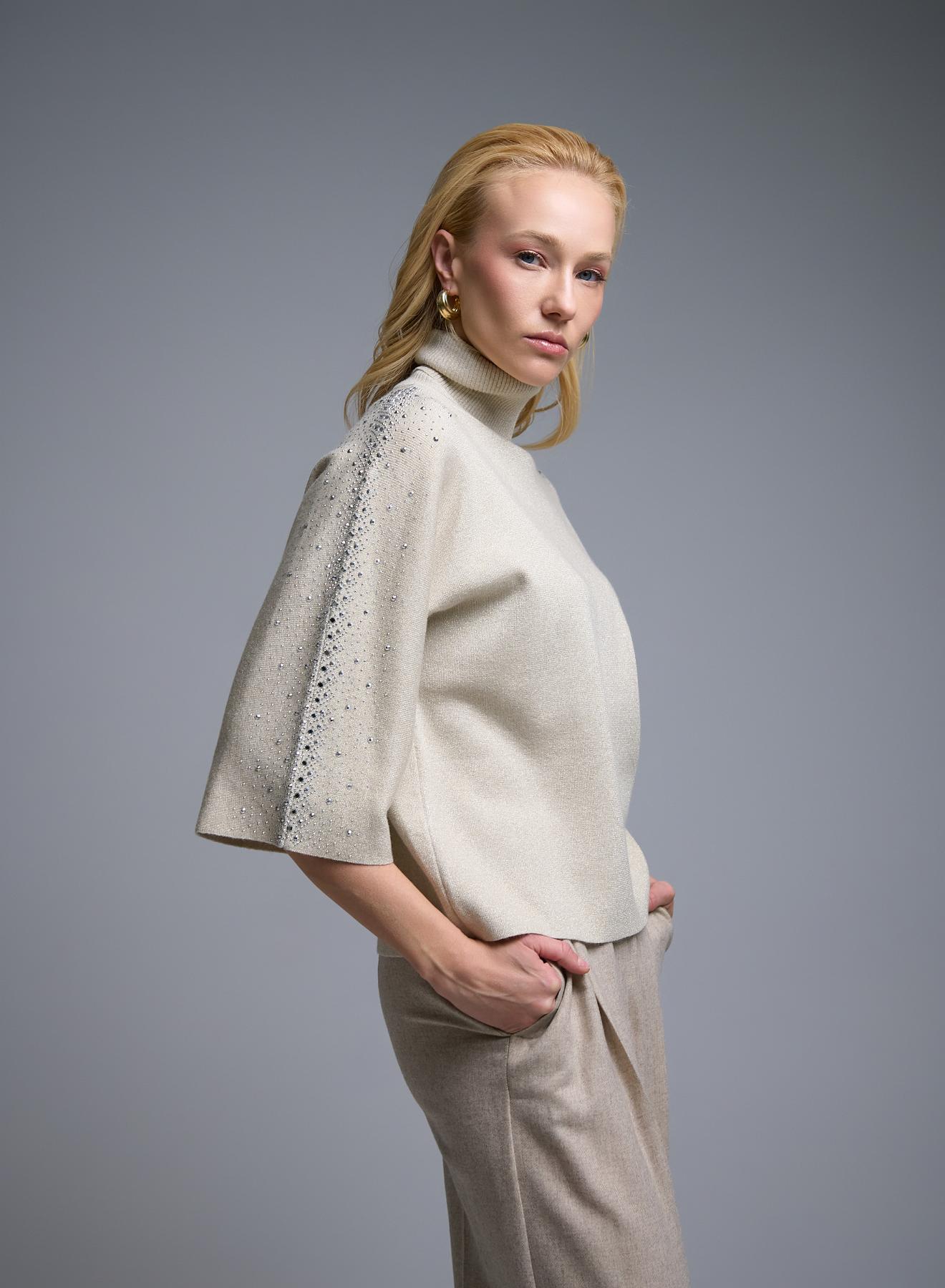 Εκρού Πουλόβερ ζιβάγκο με τρία τέταρτα μανίκια με στρας Valentina Milano - 4