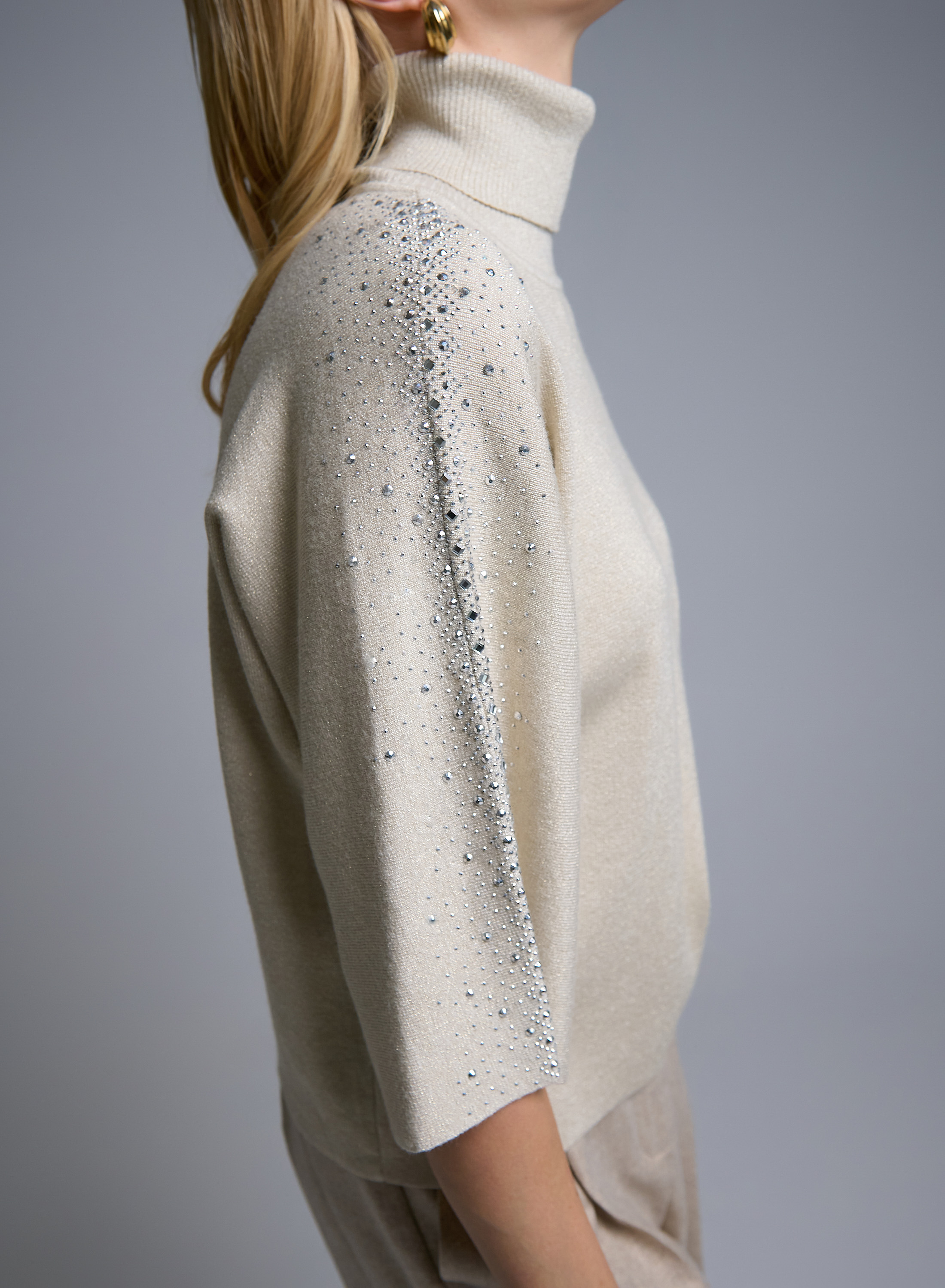 Εκρού Πουλόβερ ζιβάγκο με τρία τέταρτα μανίκια με στρας Valentina Milano - 1