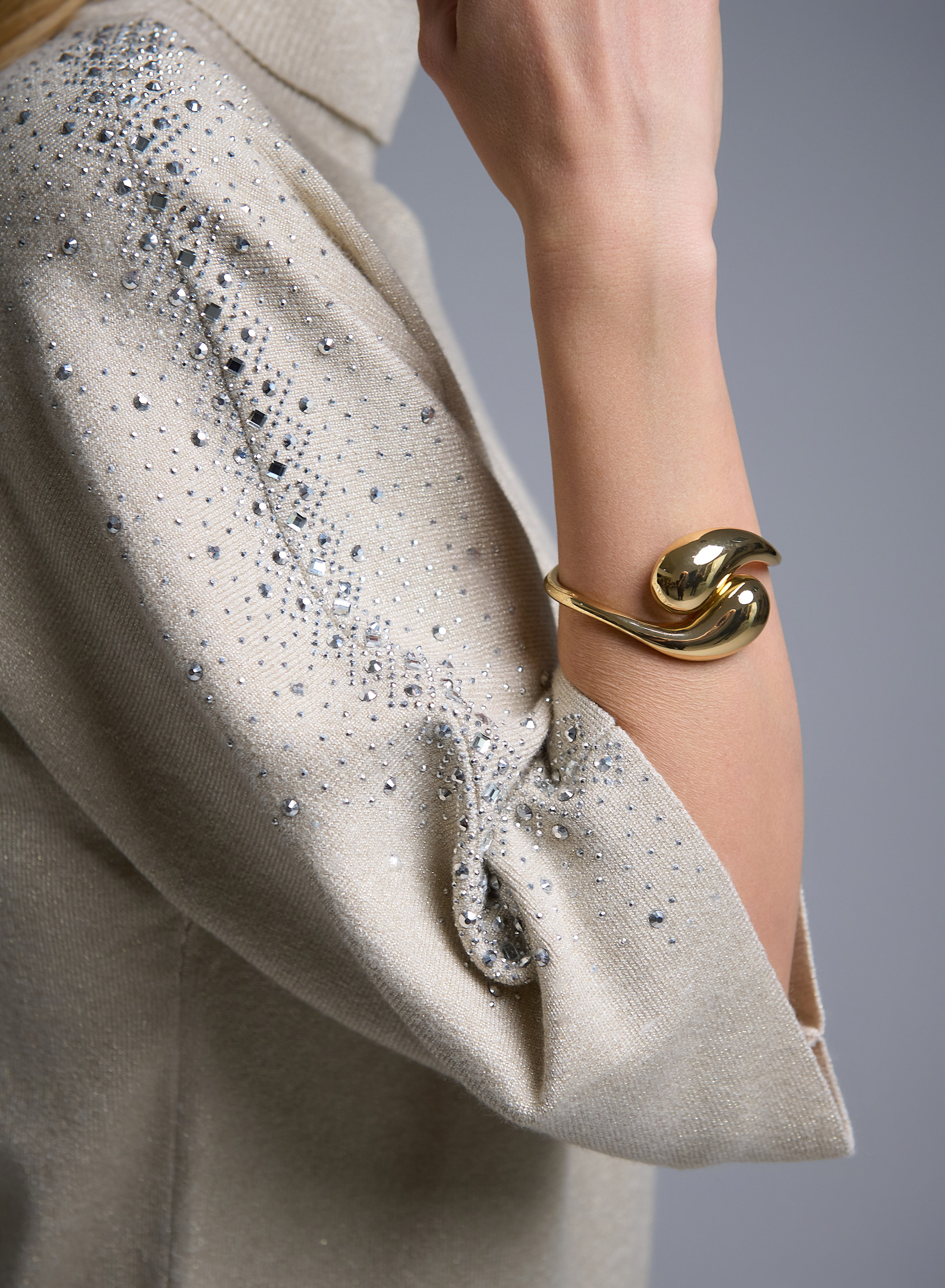 Golden Bracelet drops P.D.J.