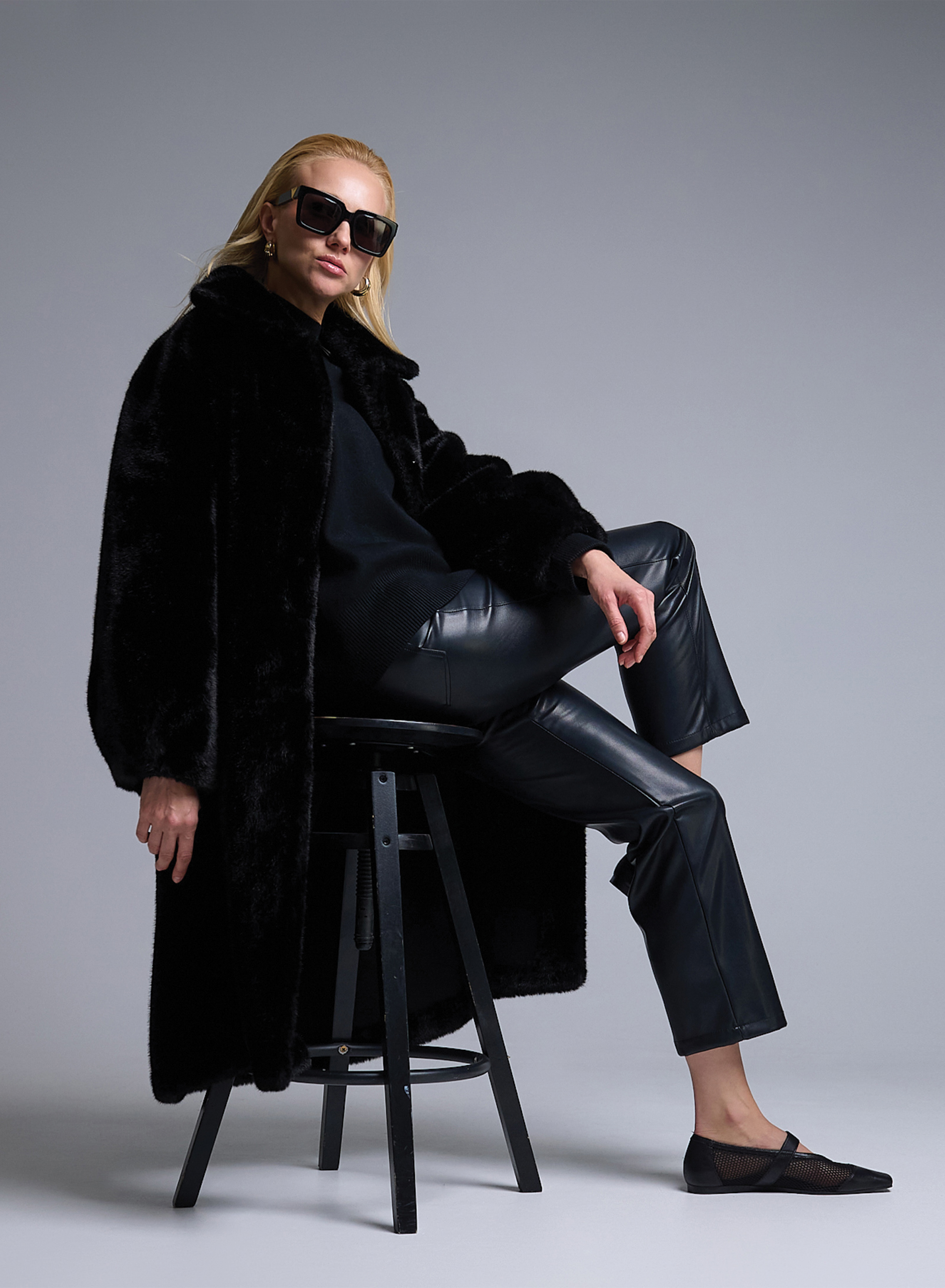 Black eco fur long Coat Motel - 4
