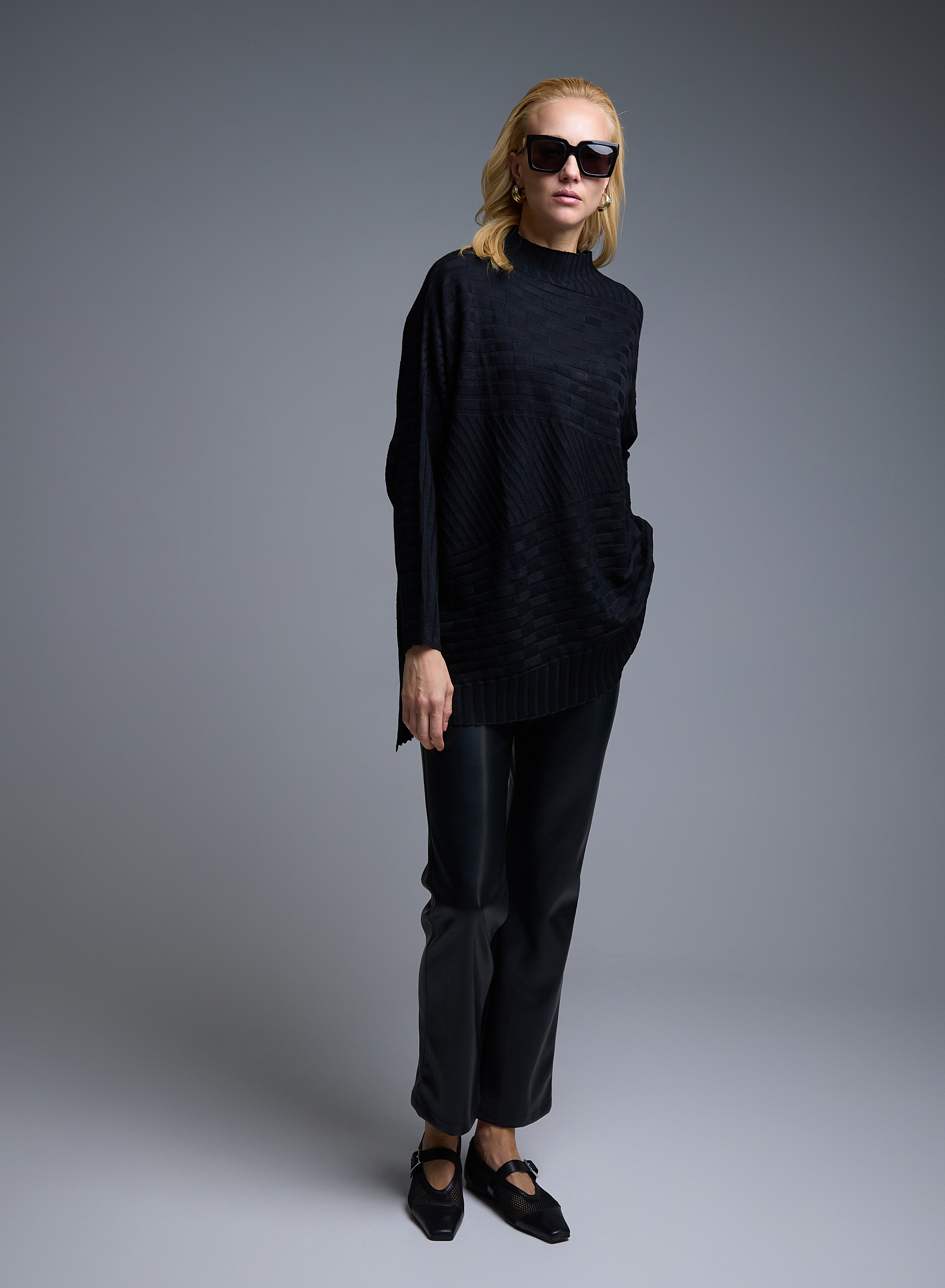 Μαύρο oversized Πουλόβερ ημιζιβάγκο με ανάγλυφες λεπτομέρειες See - 1