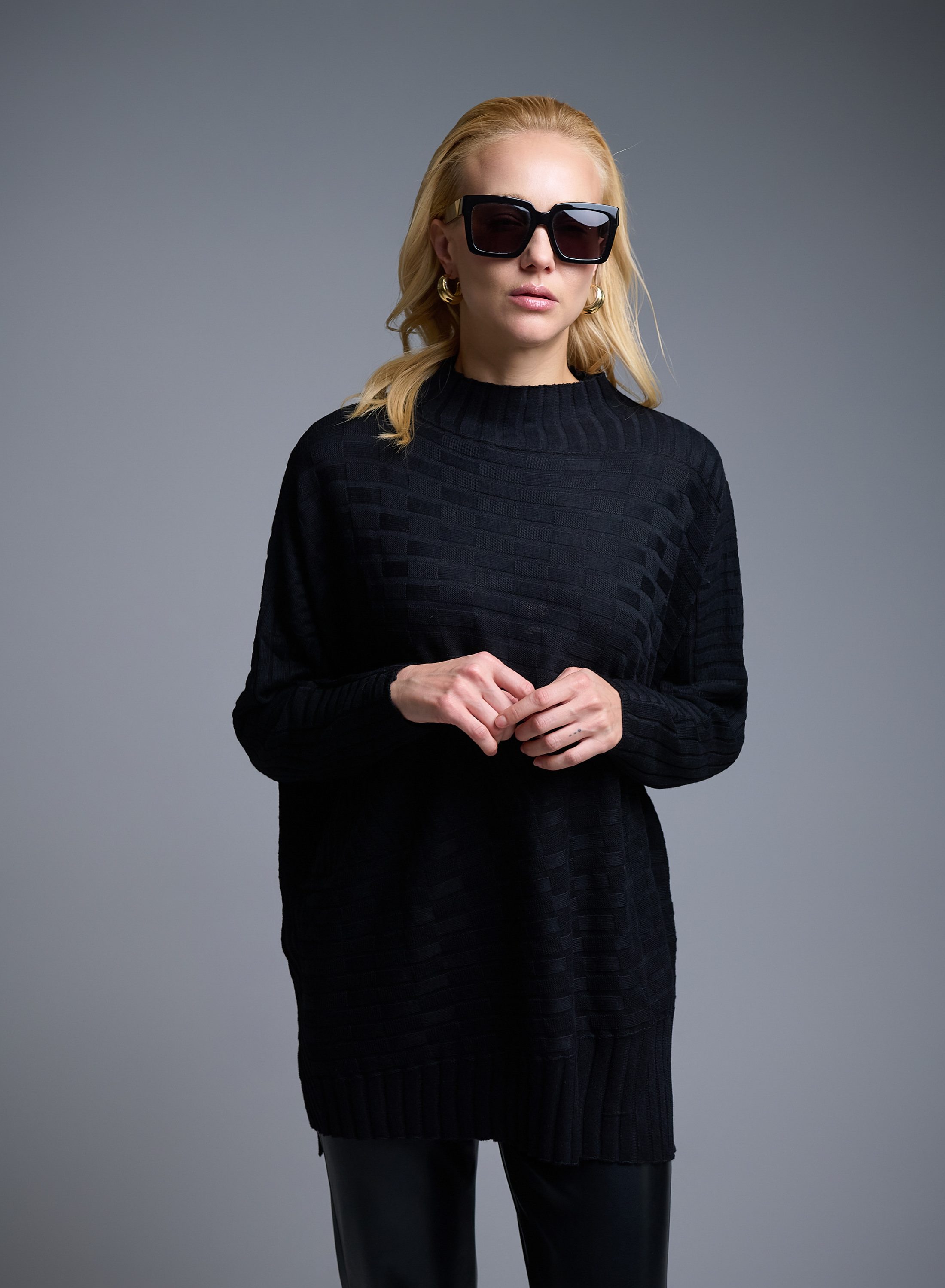 Μαύρο oversized Πουλόβερ ημιζιβάγκο με ανάγλυφες λεπτομέρειες See - 2