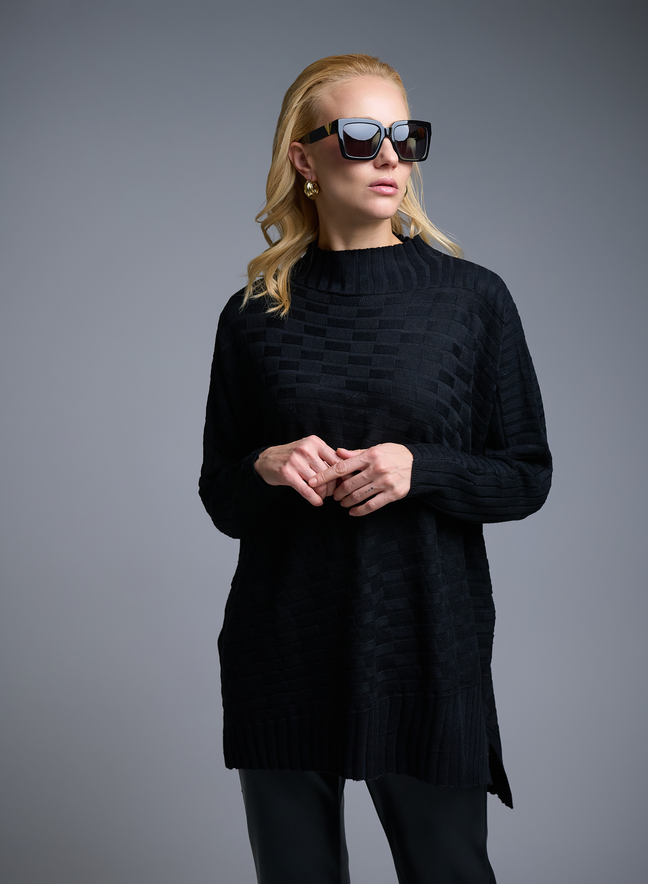 Μαύρο oversized Πουλόβερ ημιζιβάγκο με ανάγλυφες λεπτομέρειες See - 3