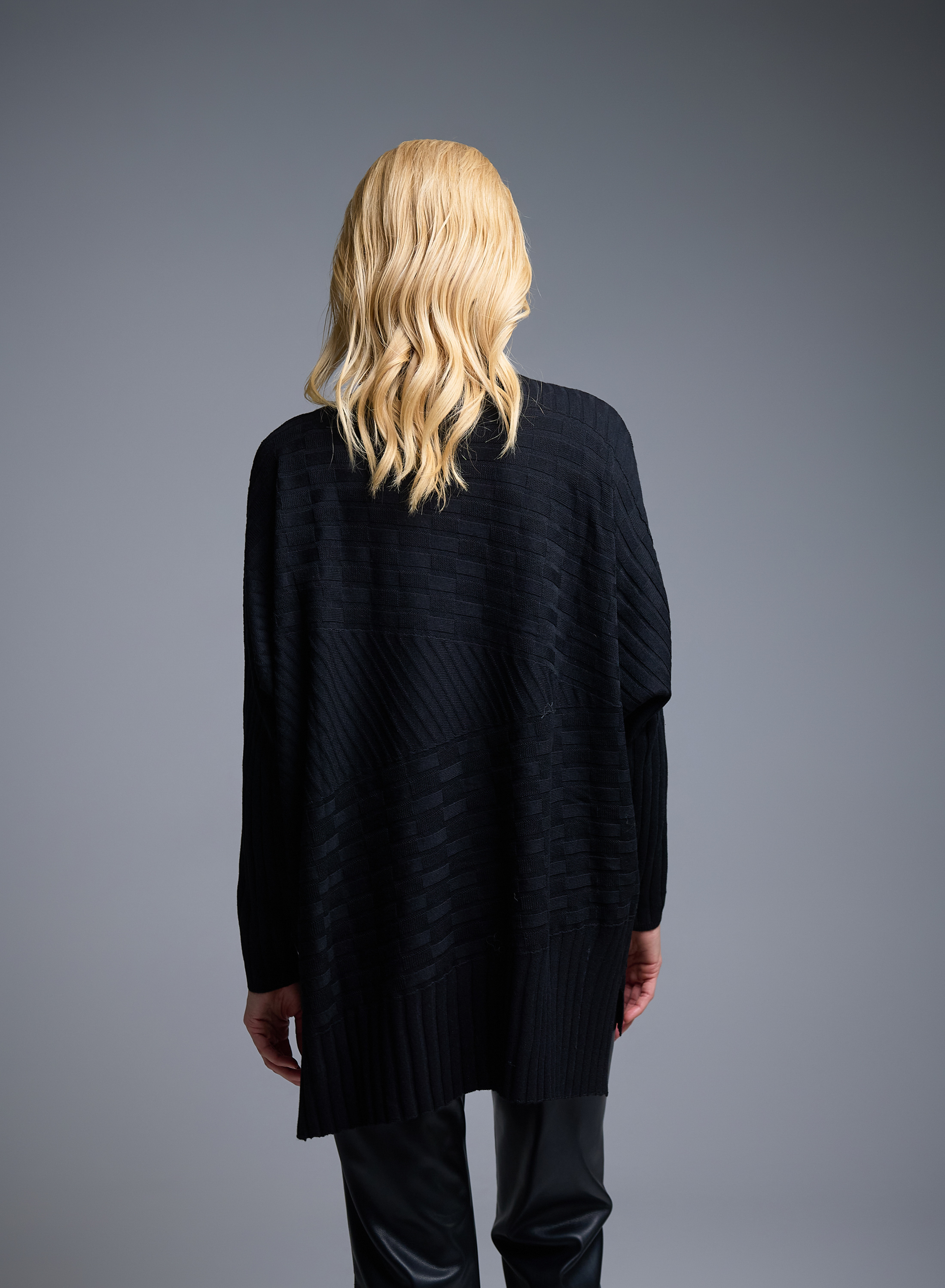 Μαύρο oversized Πουλόβερ ημιζιβάγκο με ανάγλυφες λεπτομέρειες See - 7