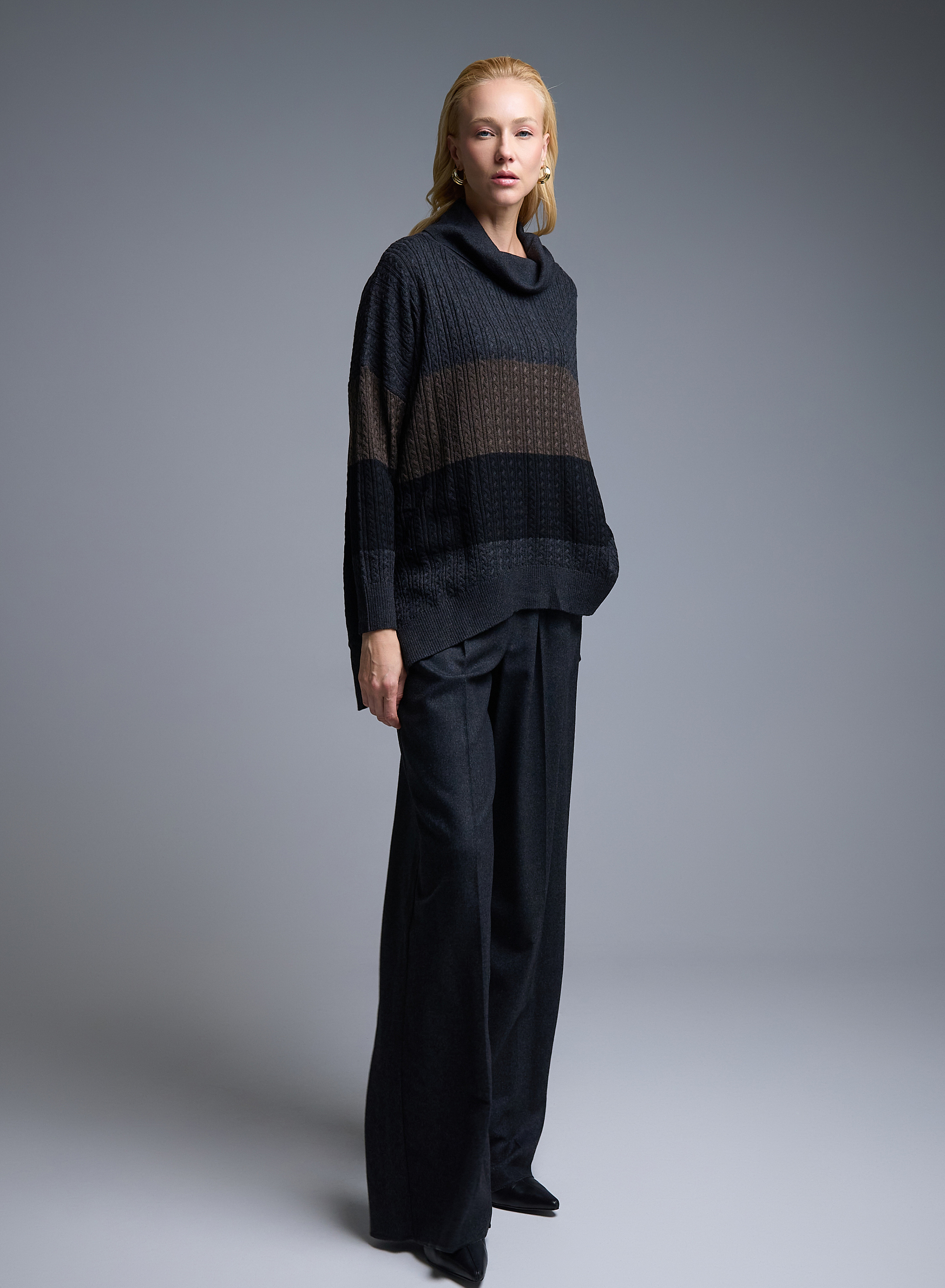 Γκρι-Σοκολά-Μαύρο Πουλόβερ ζιβάγκο με φαρδιές ρίγες και ανάγλυφες λεπτομέρειες σε χαλαρή γραμμή See - 0