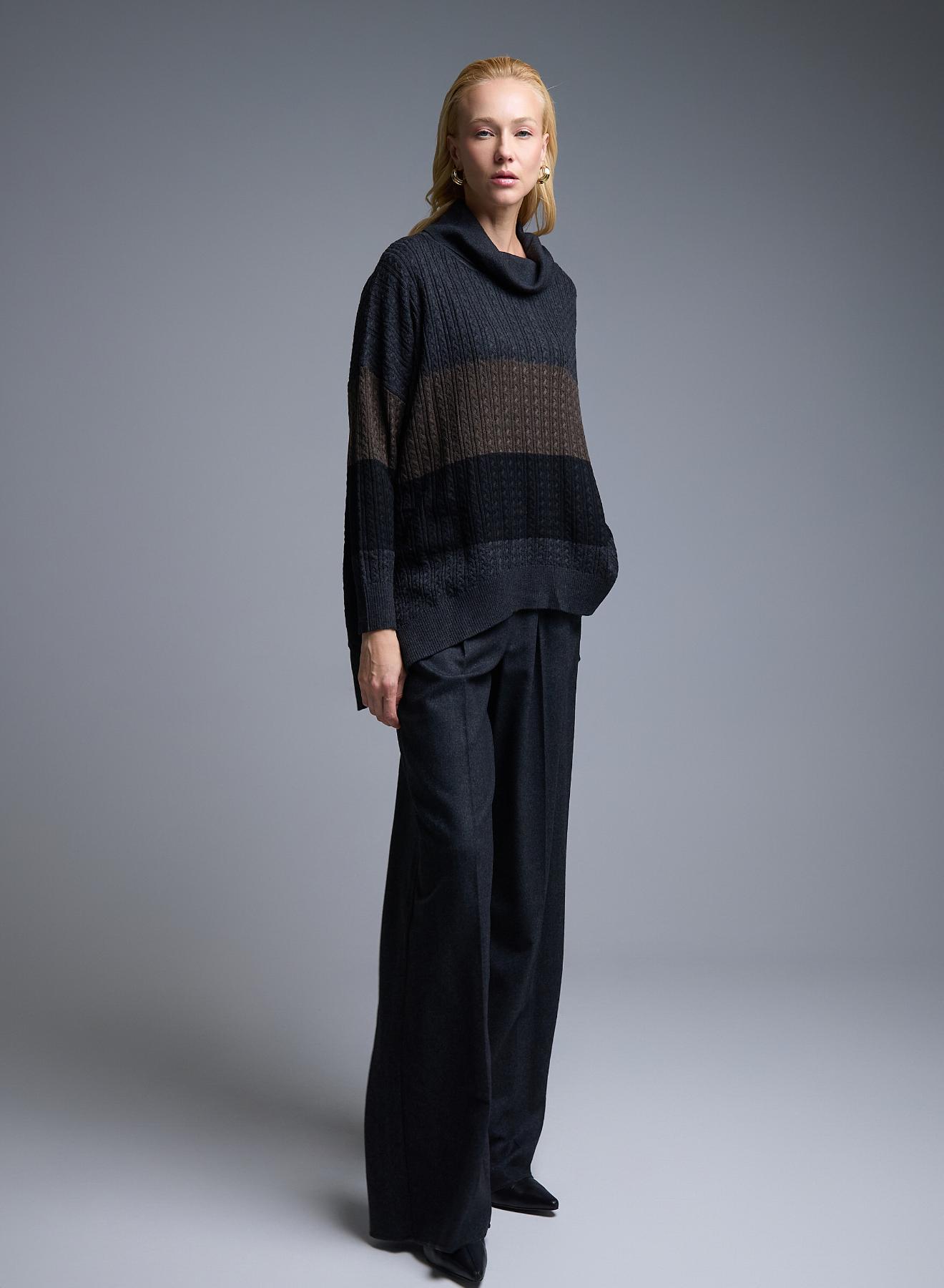 Γκρι-Σοκολά-Μαύρο Πουλόβερ ζιβάγκο με φαρδιές ρίγες και ανάγλυφες λεπτομέρειες σε χαλαρή γραμμή See - 1