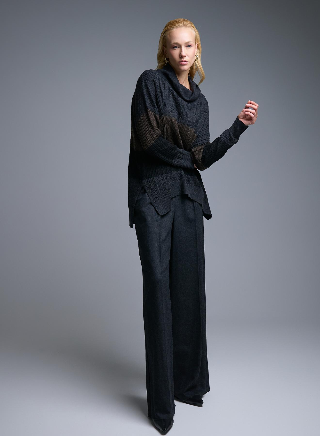 Γκρι-Σοκολά-Μαύρο Πουλόβερ ζιβάγκο με φαρδιές ρίγες και ανάγλυφες λεπτομέρειες σε χαλαρή γραμμή See - 4